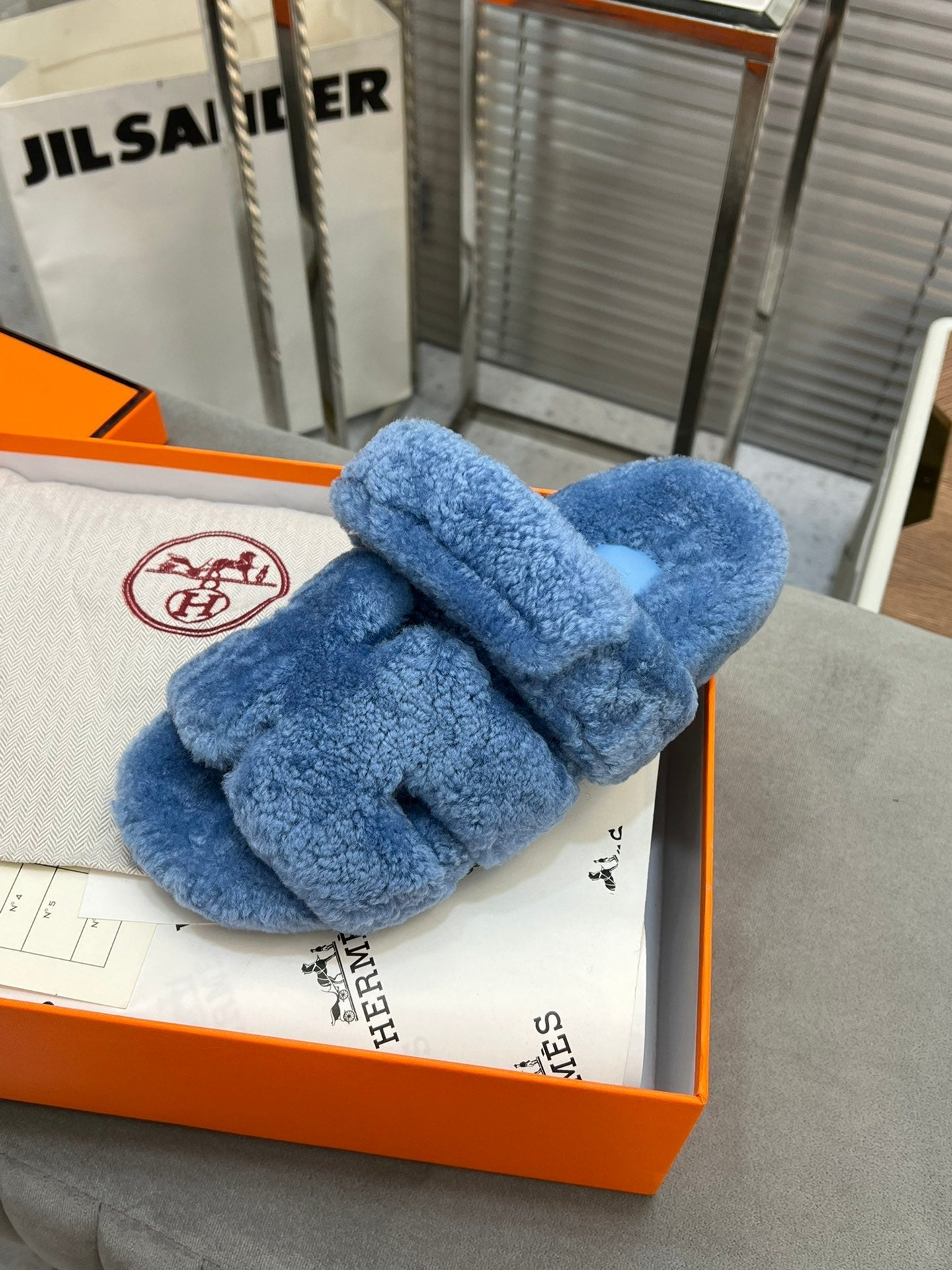 CHYPRE SLIPPERS IN AZURE BLUE LAMB WOOL、mysite、Cacoeks