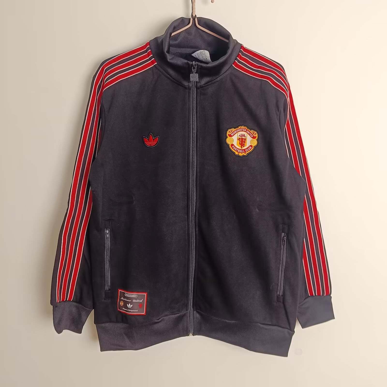 2024/2025 Manchester United Windbreaker Black and Red Football Shirt 1:1 Thai Quality:football jersey mysite: unitedjerseyfootball 邓江浪:football
