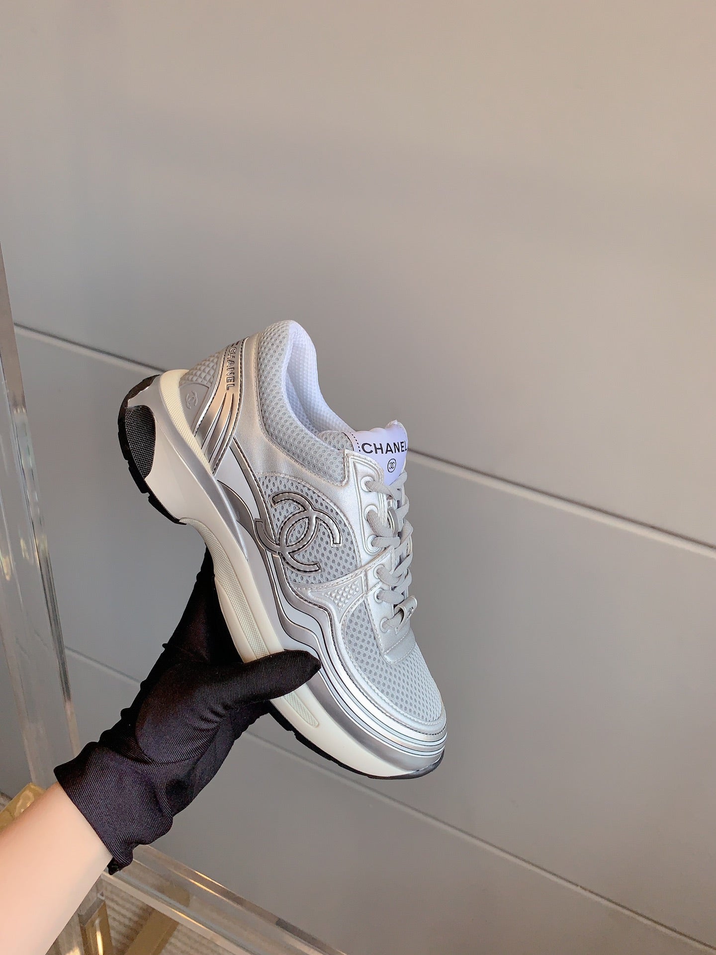 CC SNEAKERS IN GLOSSY SILVER CALFSKIN AND MESH、mysite、Cacoeks