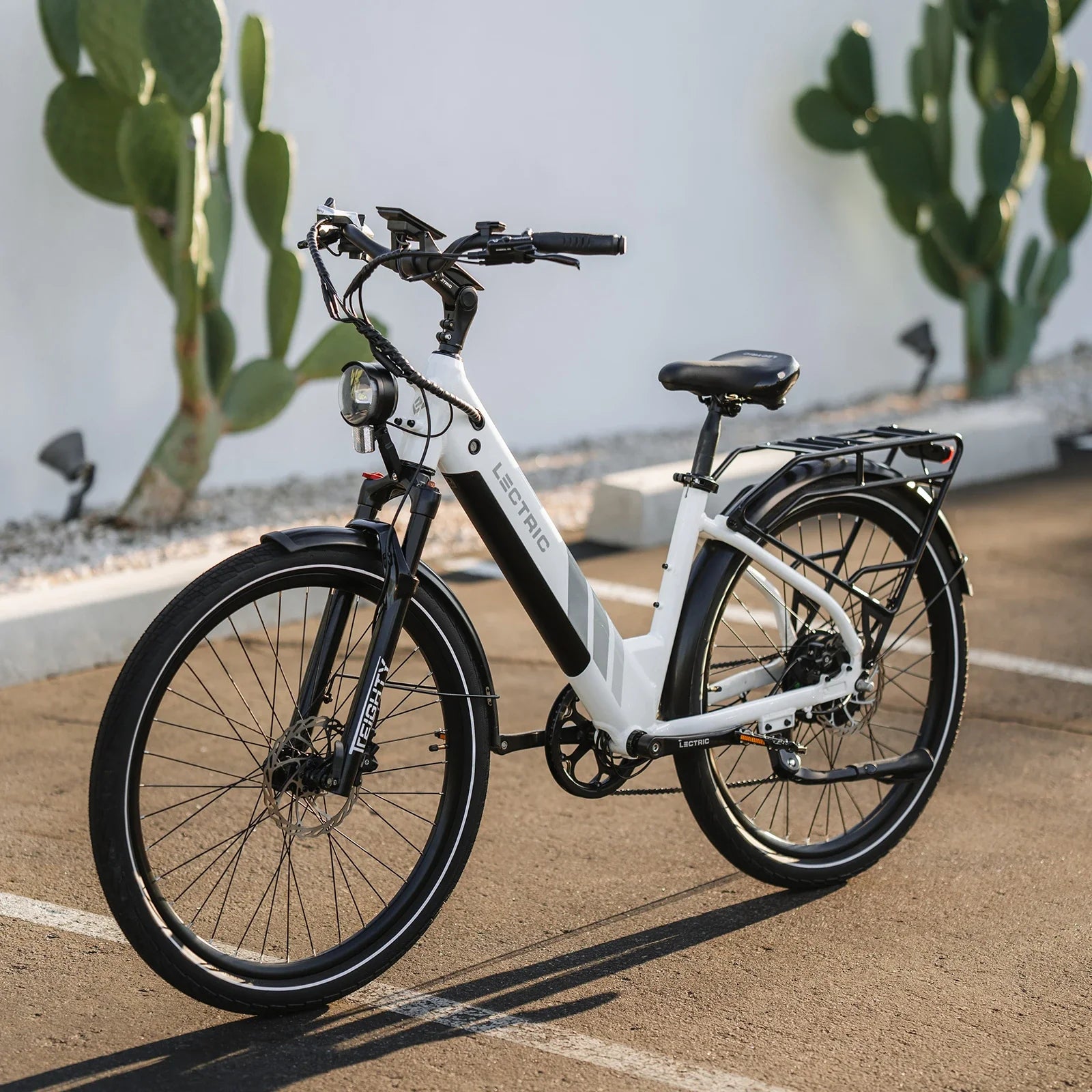 XPress 750 Step-Thru + FREE Rear Rack, Fenders, Elite Headlight, Suspension Seat Post ($336 Value)、mySite、bearsvspackers