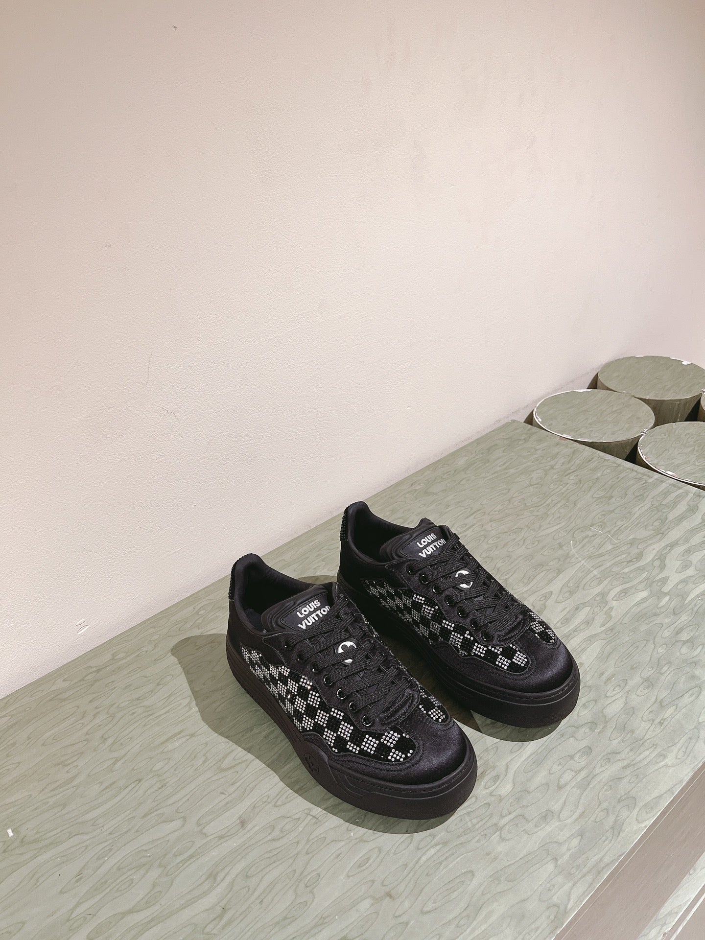 LV GROOVY SNEAKER IN BLACK DAMIER STRASS AND CALFSKIN、mysite、Cacoeks