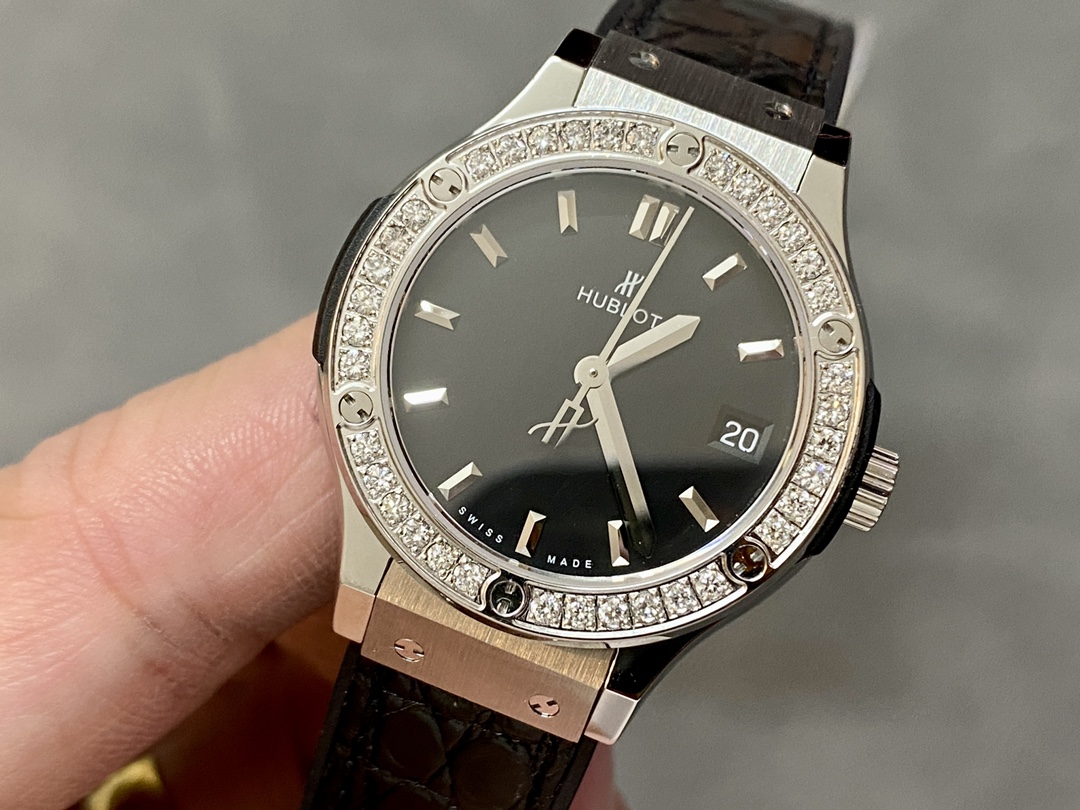 Hublot Classic Fusion 581.NX.1171.LR.1104 33mm Lady Watch-fasswatch