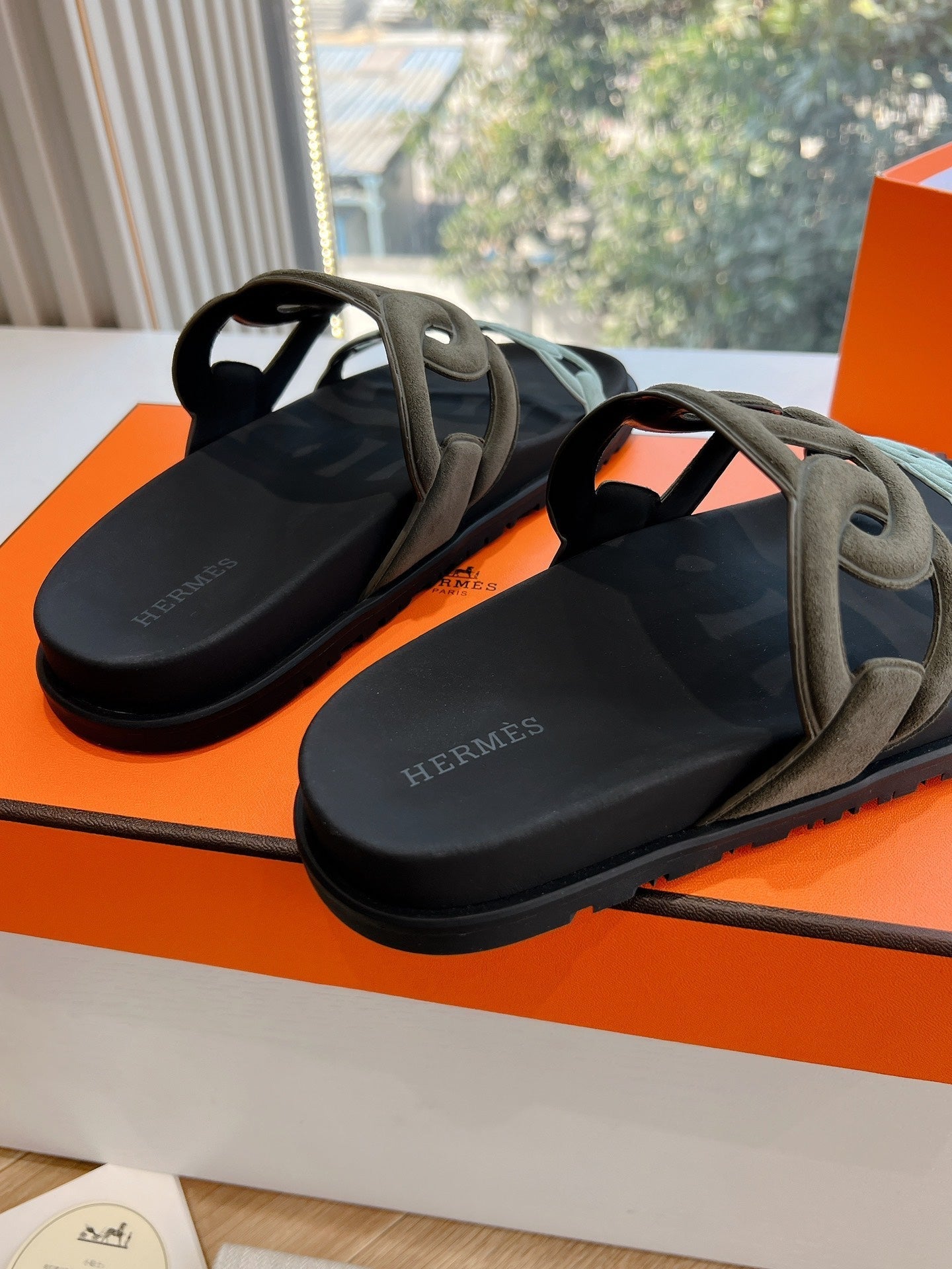 EXTRA SANDAL IN ARMY GREEN MIX ELECTRIC BLUE CALFSKIN、mysite、Cacoeks