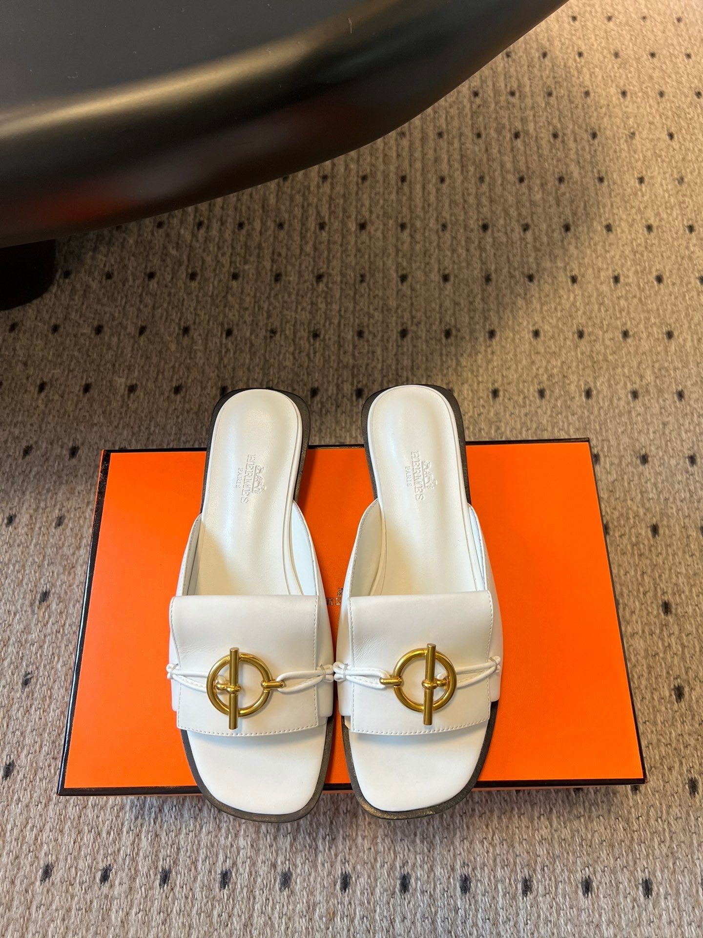 ILOT FLAT SANDAL IN WHITE CALFSKIN、mysite、Cacoeks