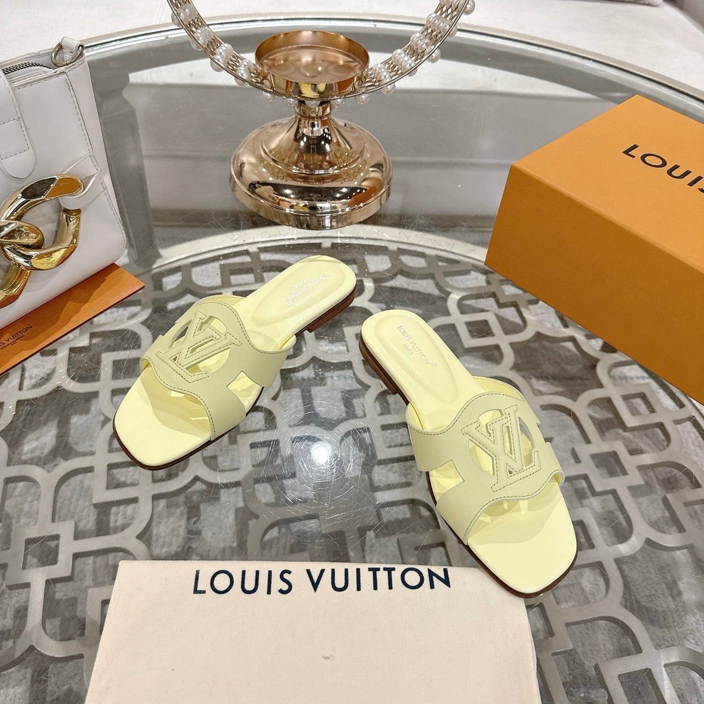 ISOLA FLAT SLIDE IN PALE YELLOW CALFSKIN、mysite、Cacoeks