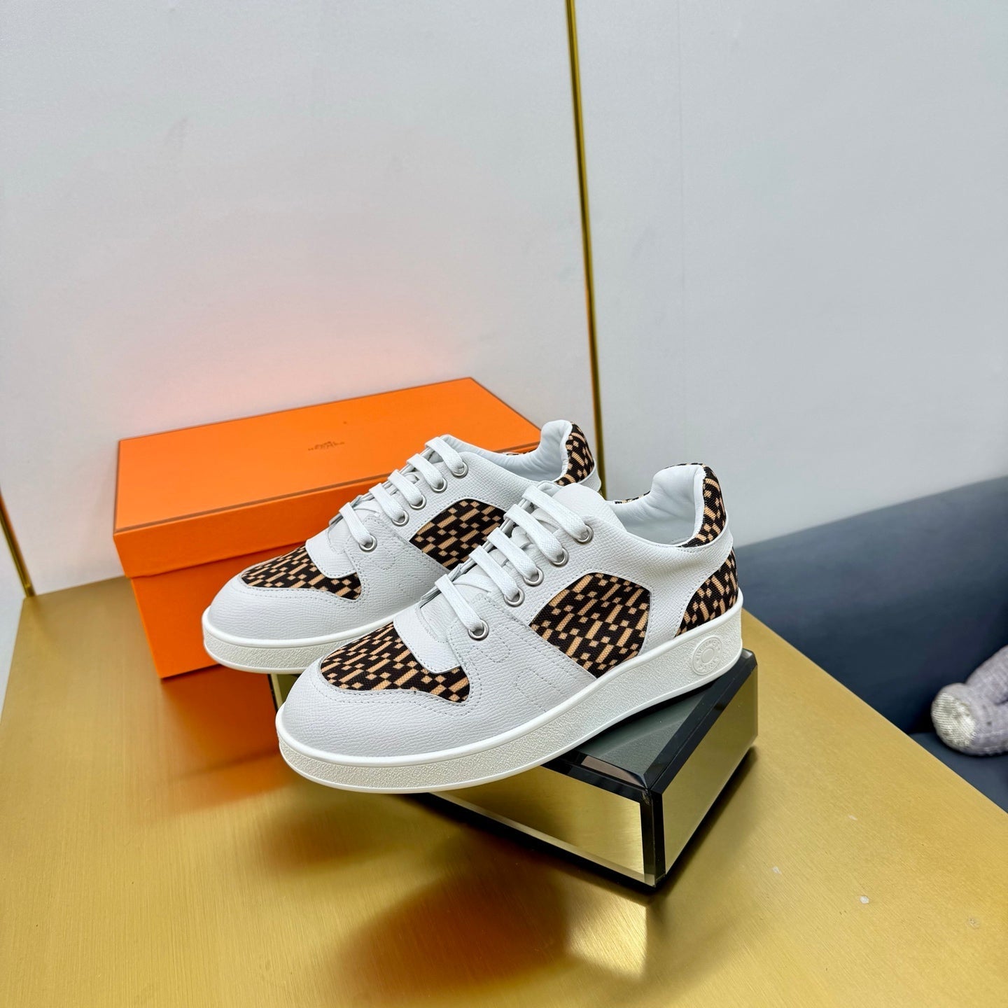 FREE SNEAKER IN WHITE CALFSKIN AND "H EN BIAIS" BROWN CANVAS、mysite、Cacoeks