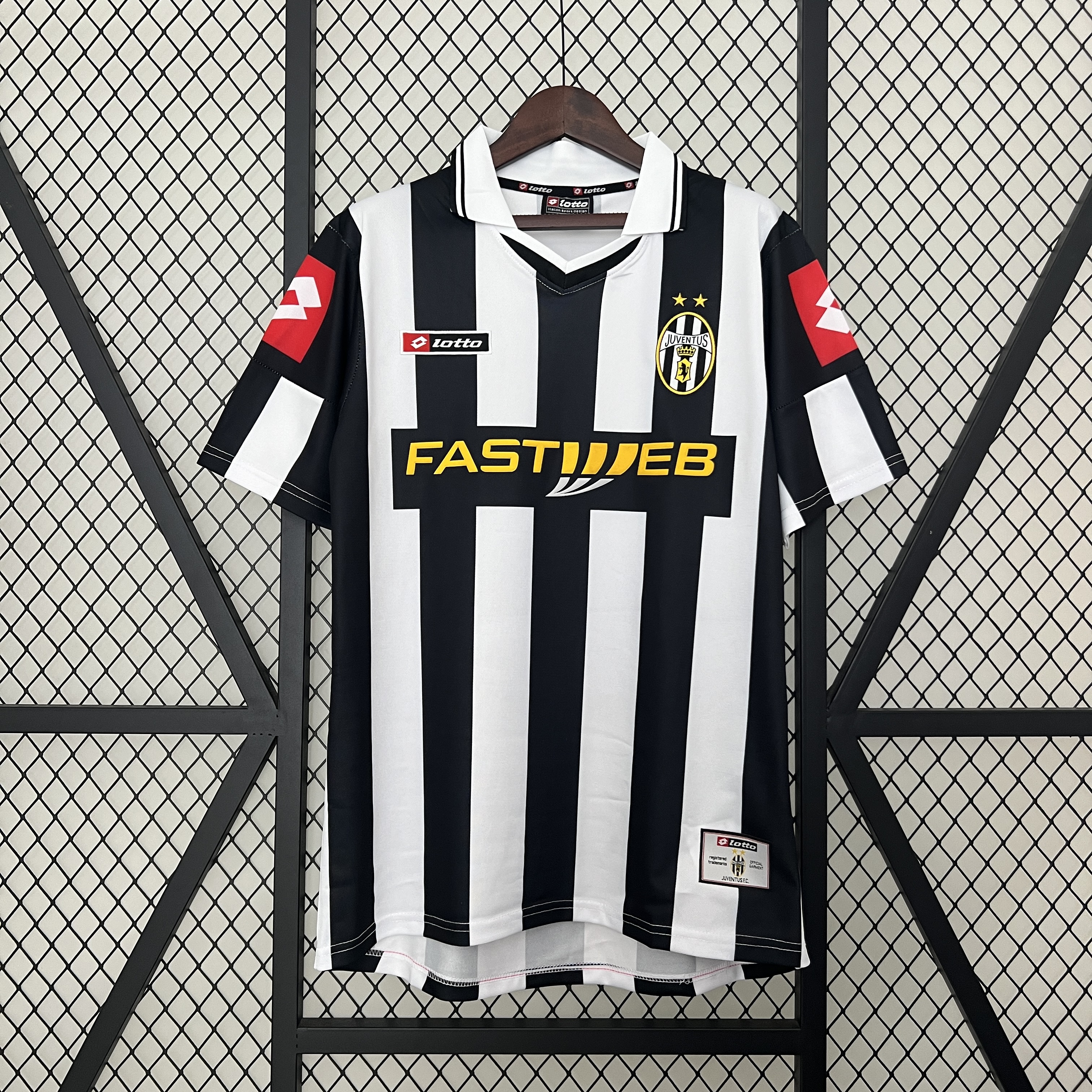 Higojerseys-Retro Juventus 2001-02 Home Stadium Jersey