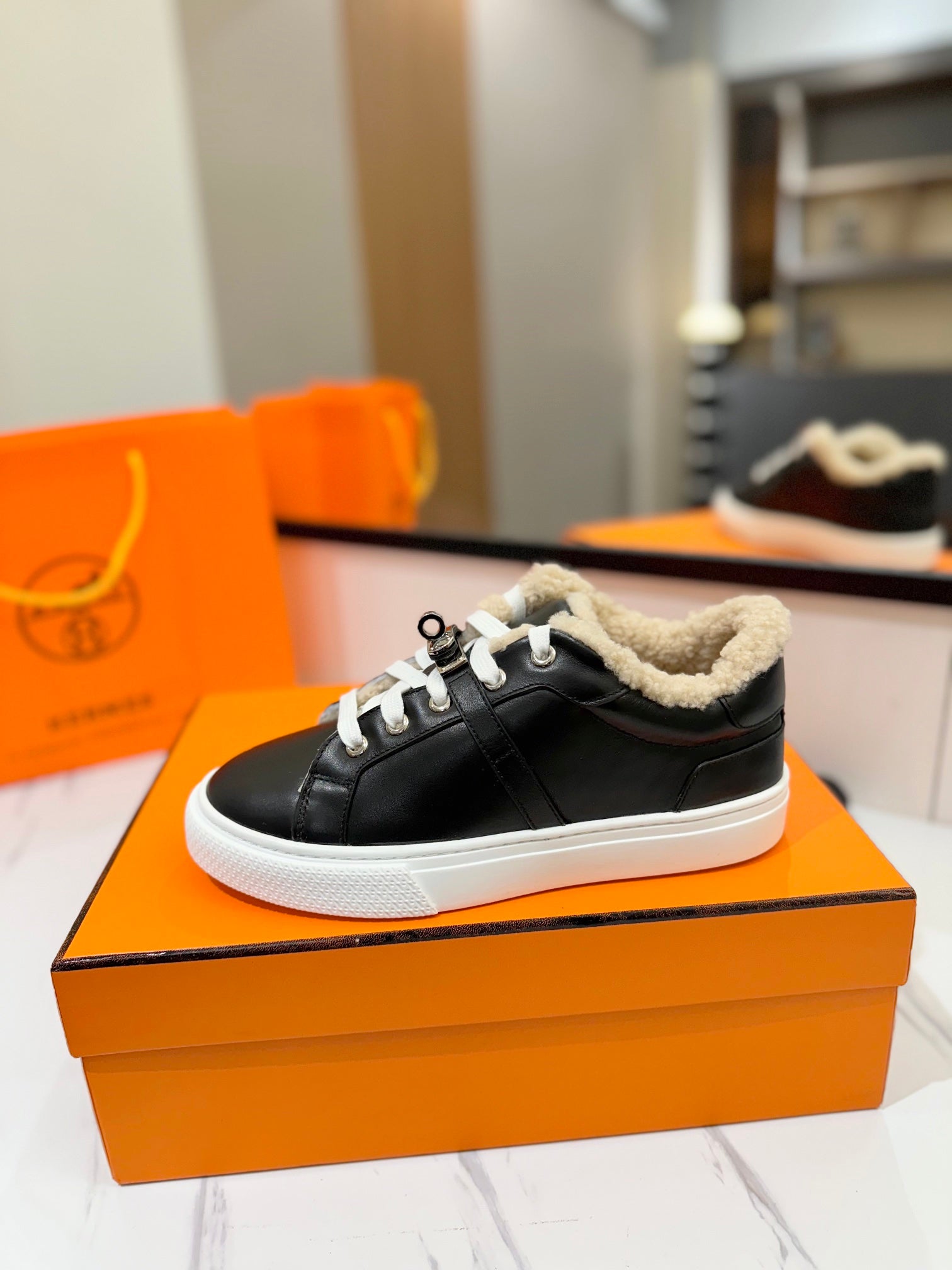 DAY SNEAKER IN BLACK CALFSKIN AND FLEECE LINING、mysite、Cacoeks