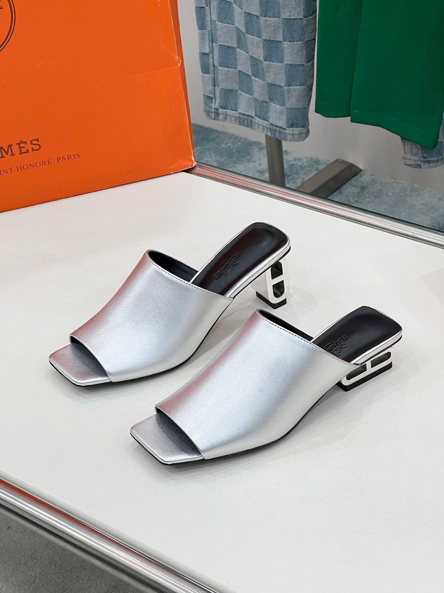 IDOLE SANDAL IN SILVER CALFSKIN、mysite、Cacoeks