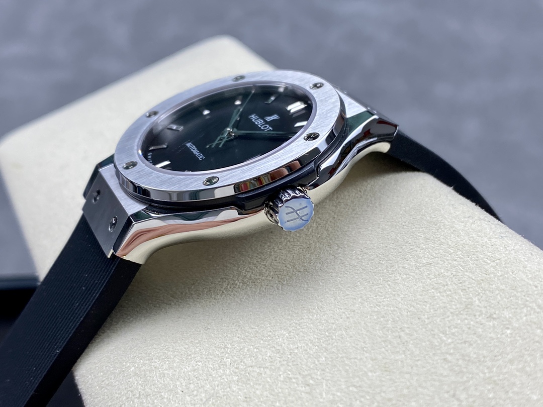 542.NX.1171.RX Hublot Classic Fusion Automatic Rubber-fasswatch