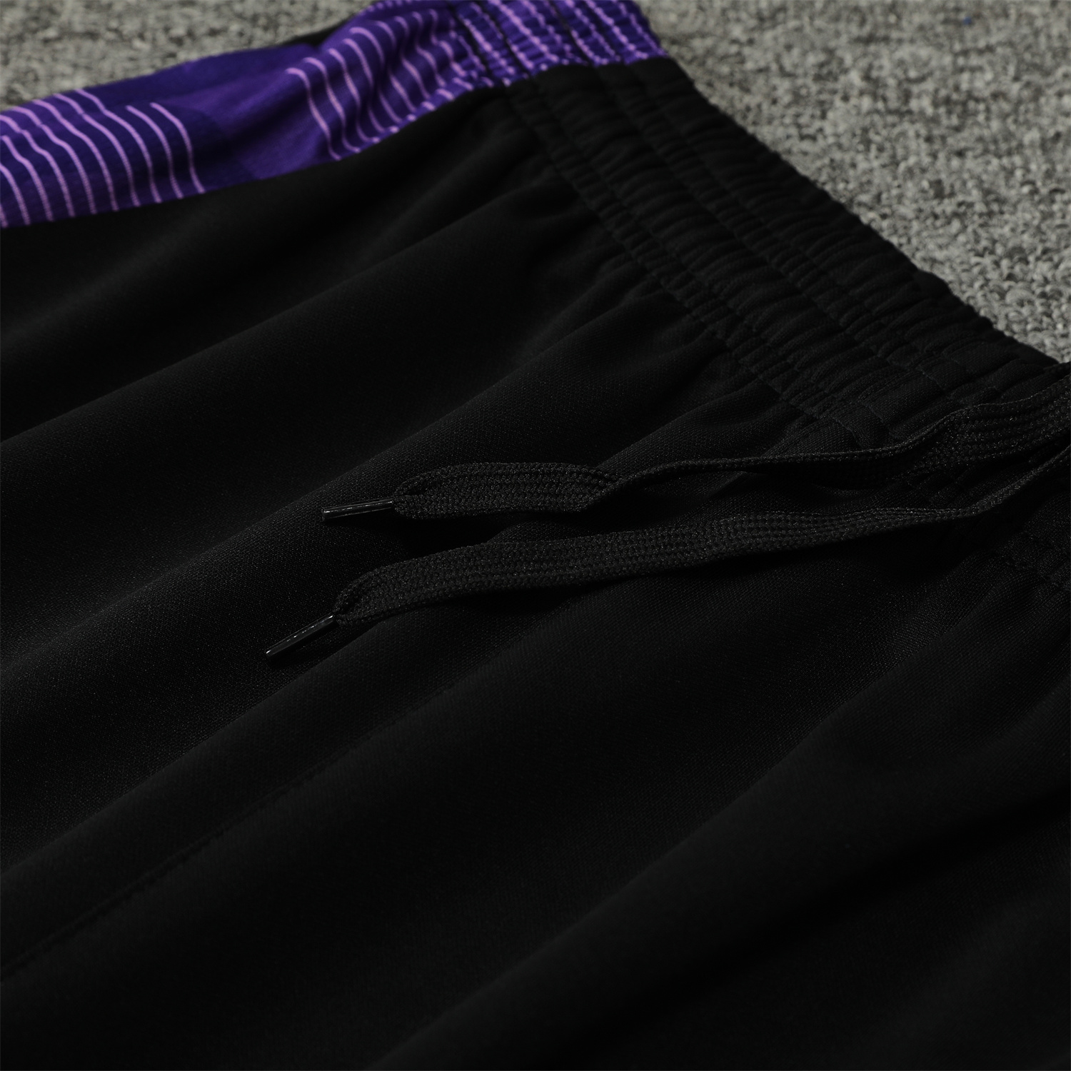 ManixJersey.com | Real Madrid 24-25 Training Hoodie Set - Black Hoodie and Black Pants -Customize Name, Number and Patch | Worldwide Shipping