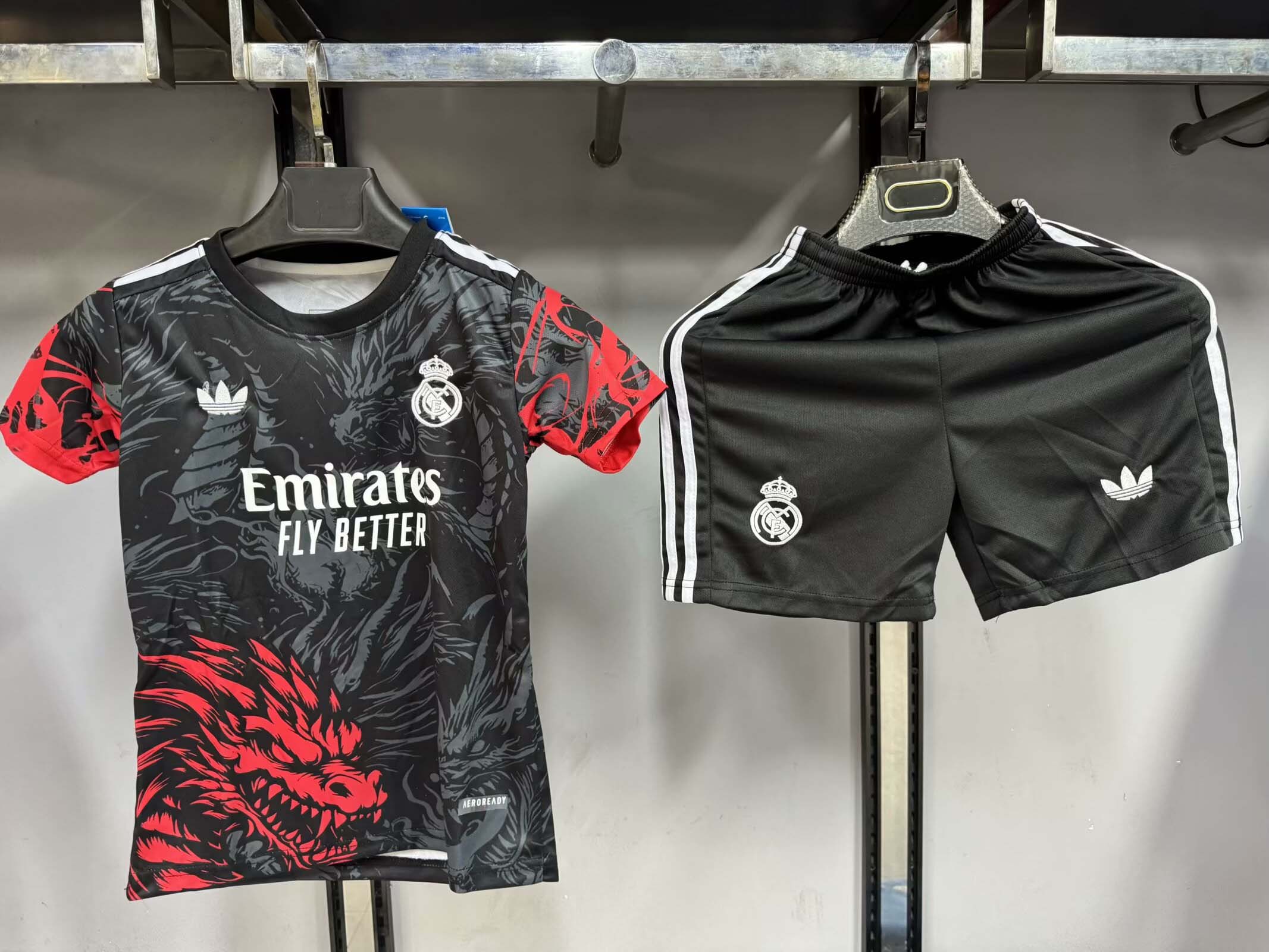 2025/2026 Real Madrid Special Edition Black and red Football Shirt 1:1 Thai Quality Kids Size:football jersey mysite: unitedjerseyfootball 邓江浪:football