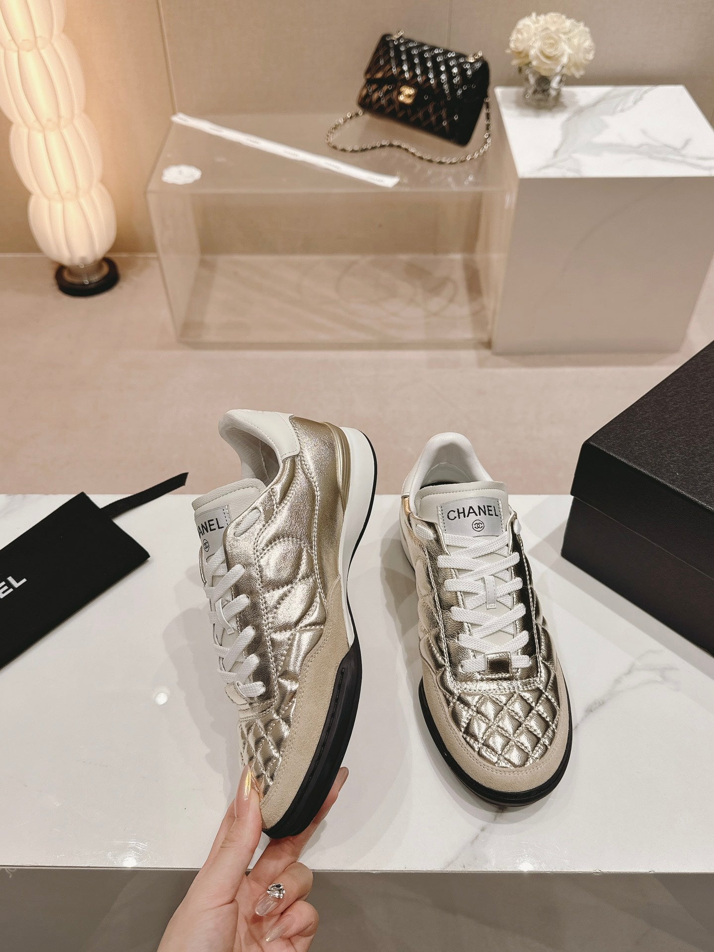 SNEAKERS IN GLOSSY GOLDEN LAMBSKIN、mysite、Cacoeks