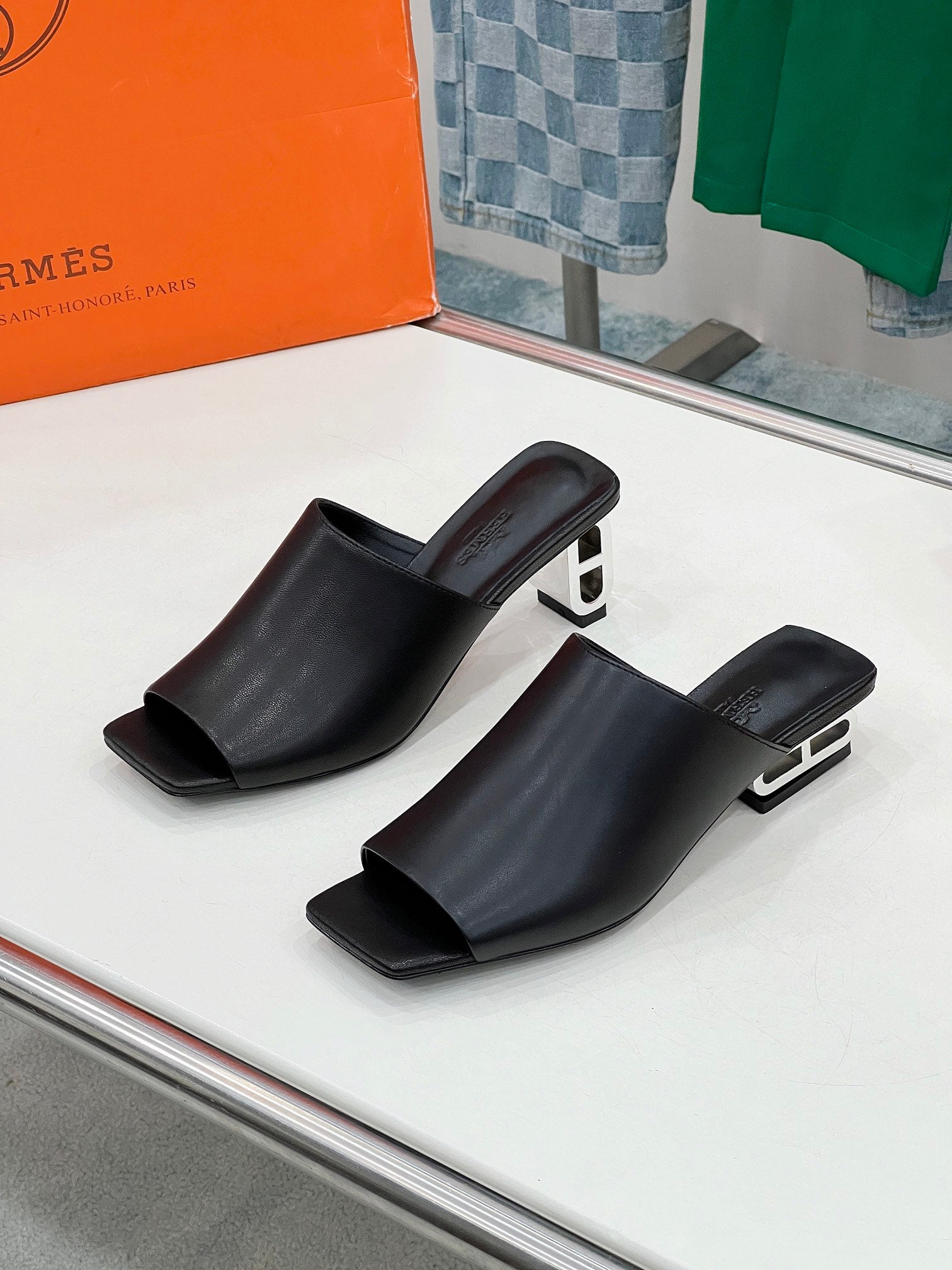 IDOLE SANDAL IN BLACK CALFSKIN、mysite、Cacoeks