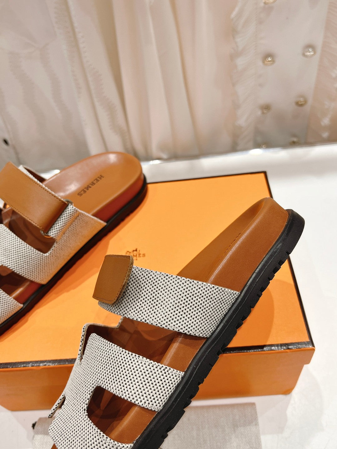 CHYPRE SANDAL BRIGHT BROWN LAMBSKIN AND SILVER DENIM、mysite、Cacoeks
