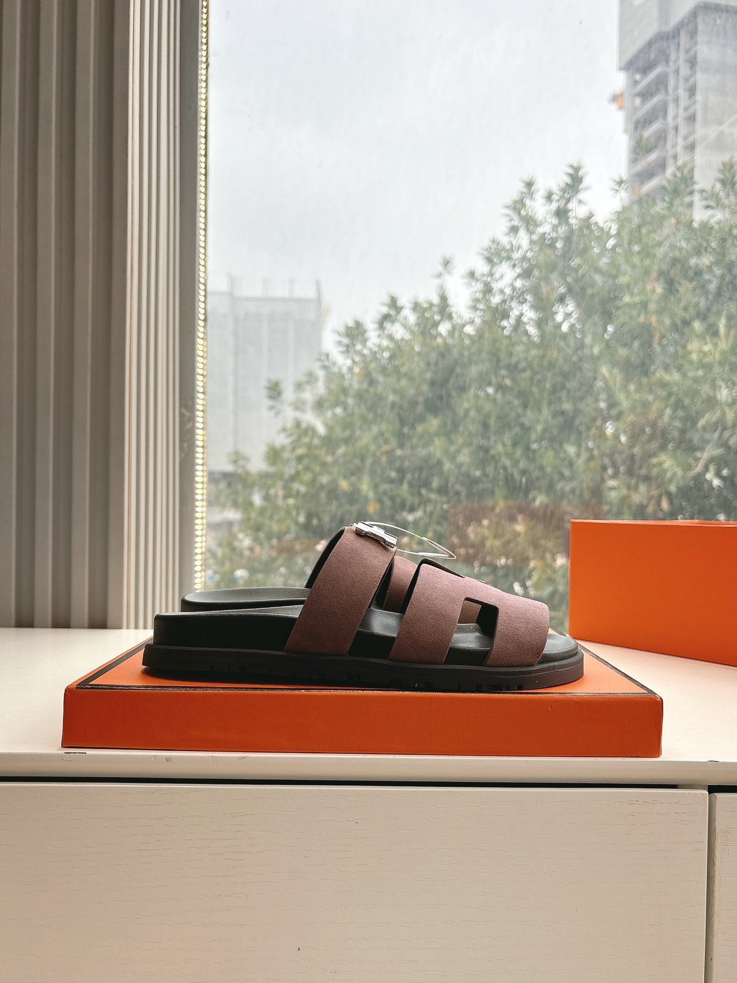 CHYPRE SANDAL IN MEDIUM BROWN SUEDE、mysite、Cacoeks