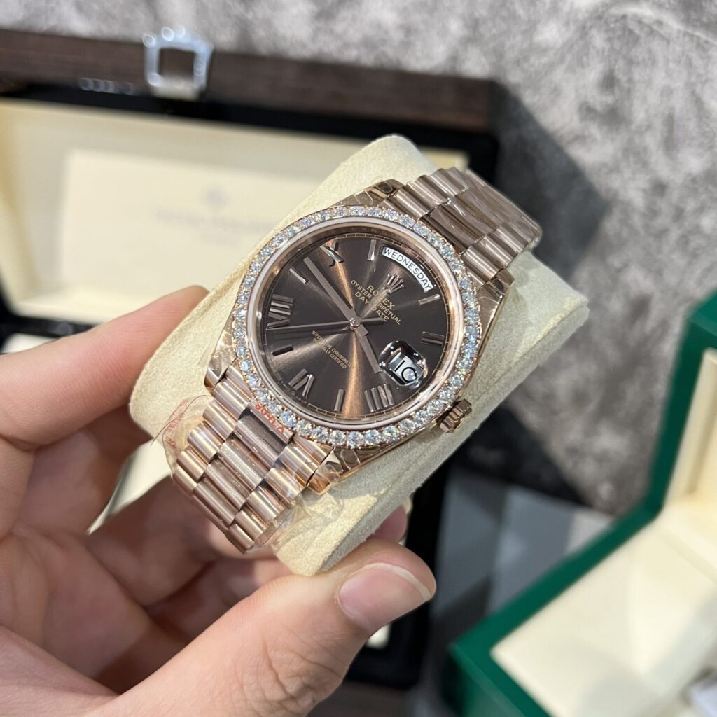 Đồng Hồ Rolex Day-Date 228235 Tinh Chỉnh Độ Moissanite 40mm (1)