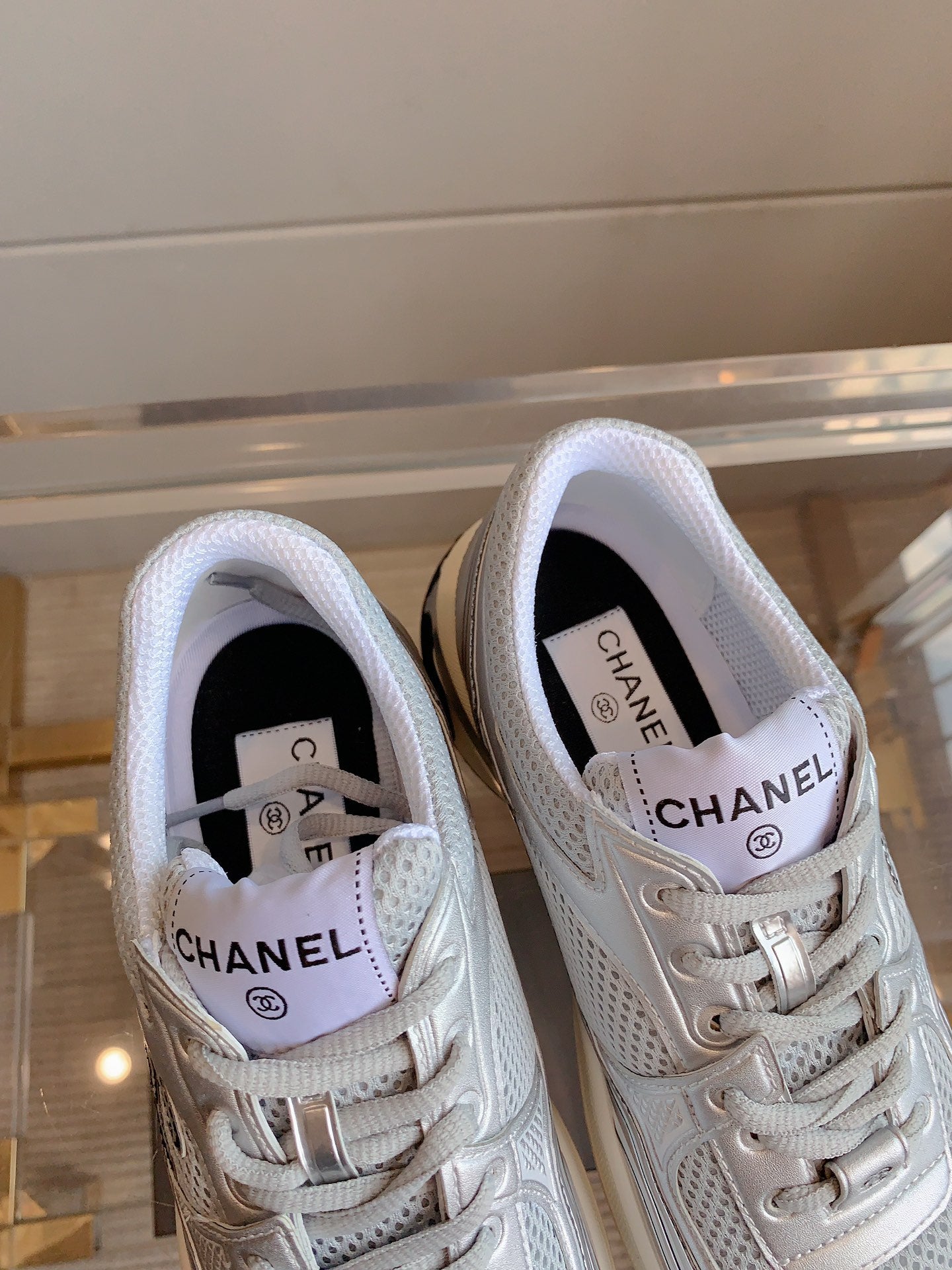 CC SNEAKERS IN GLOSSY SILVER CALFSKIN AND MESH、mysite、Cacoeks