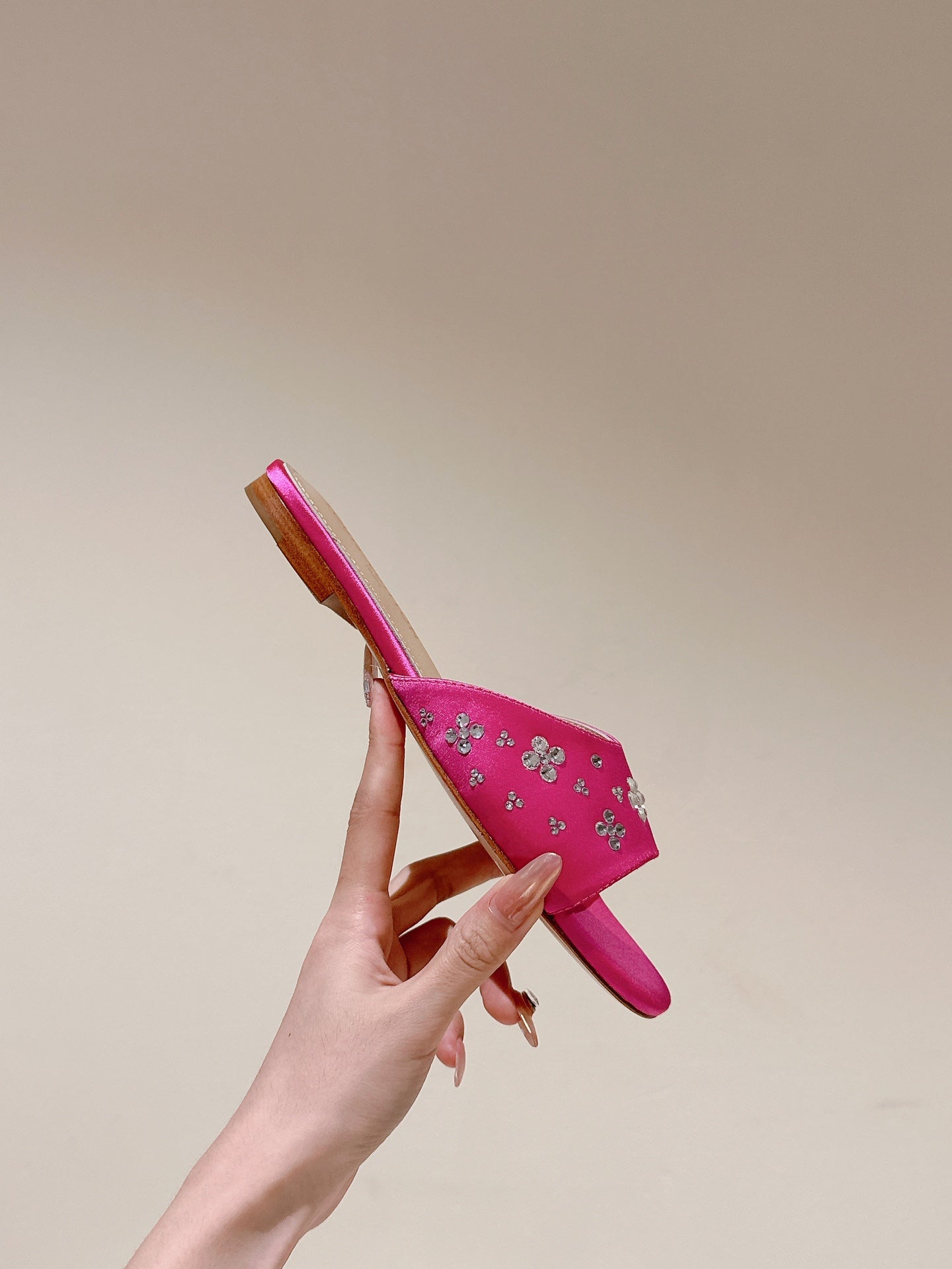 LV WOMEN FLAT MULE IN DEEP PINK SATIN WITH RHINESTONE、mysite、Cacoeks