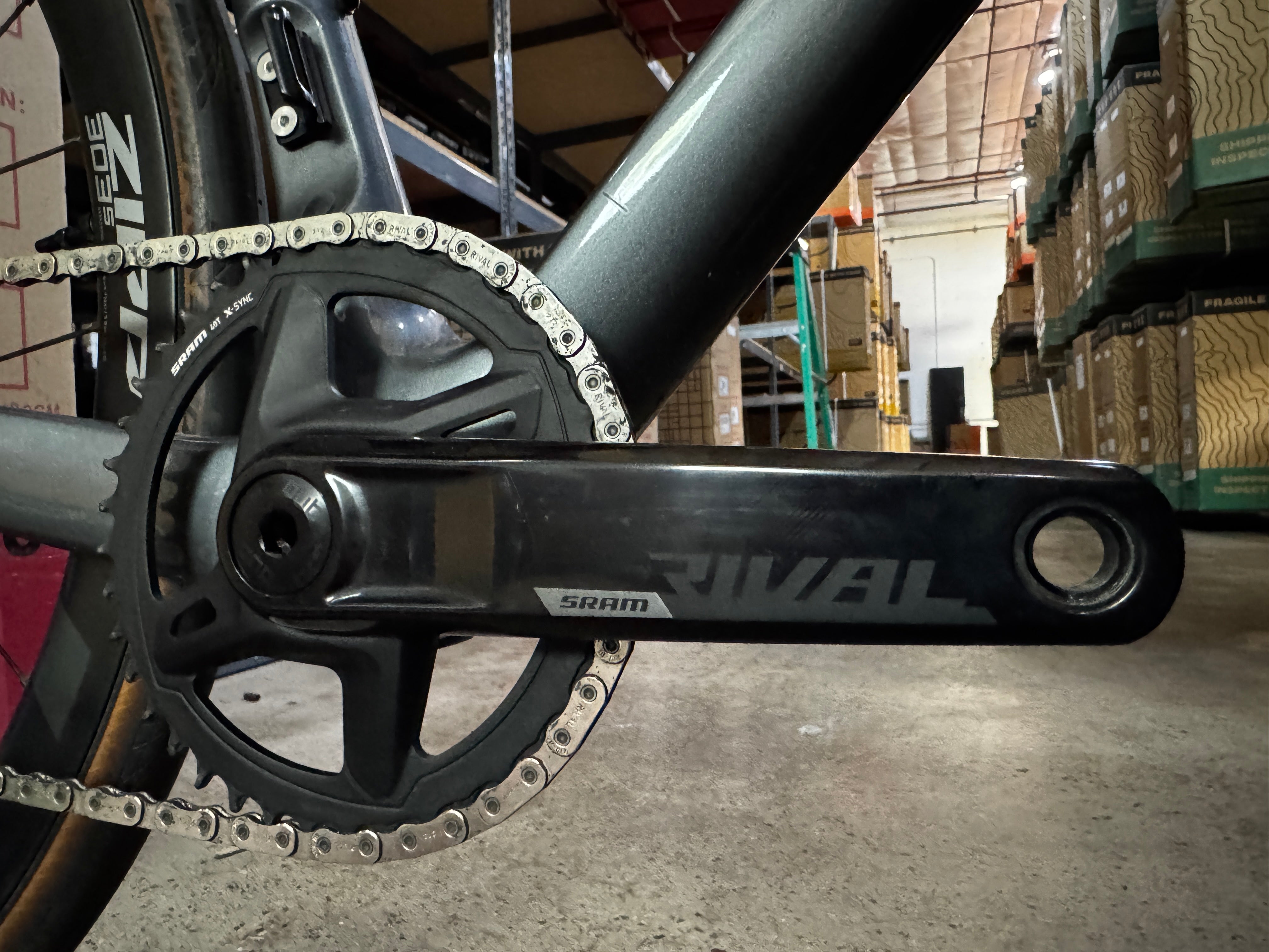 #1276 - Undefeated Road Carbon | Graphite (Size 48cm, Used Condition – Team Rider Bike)、mySite、bearsvspackers