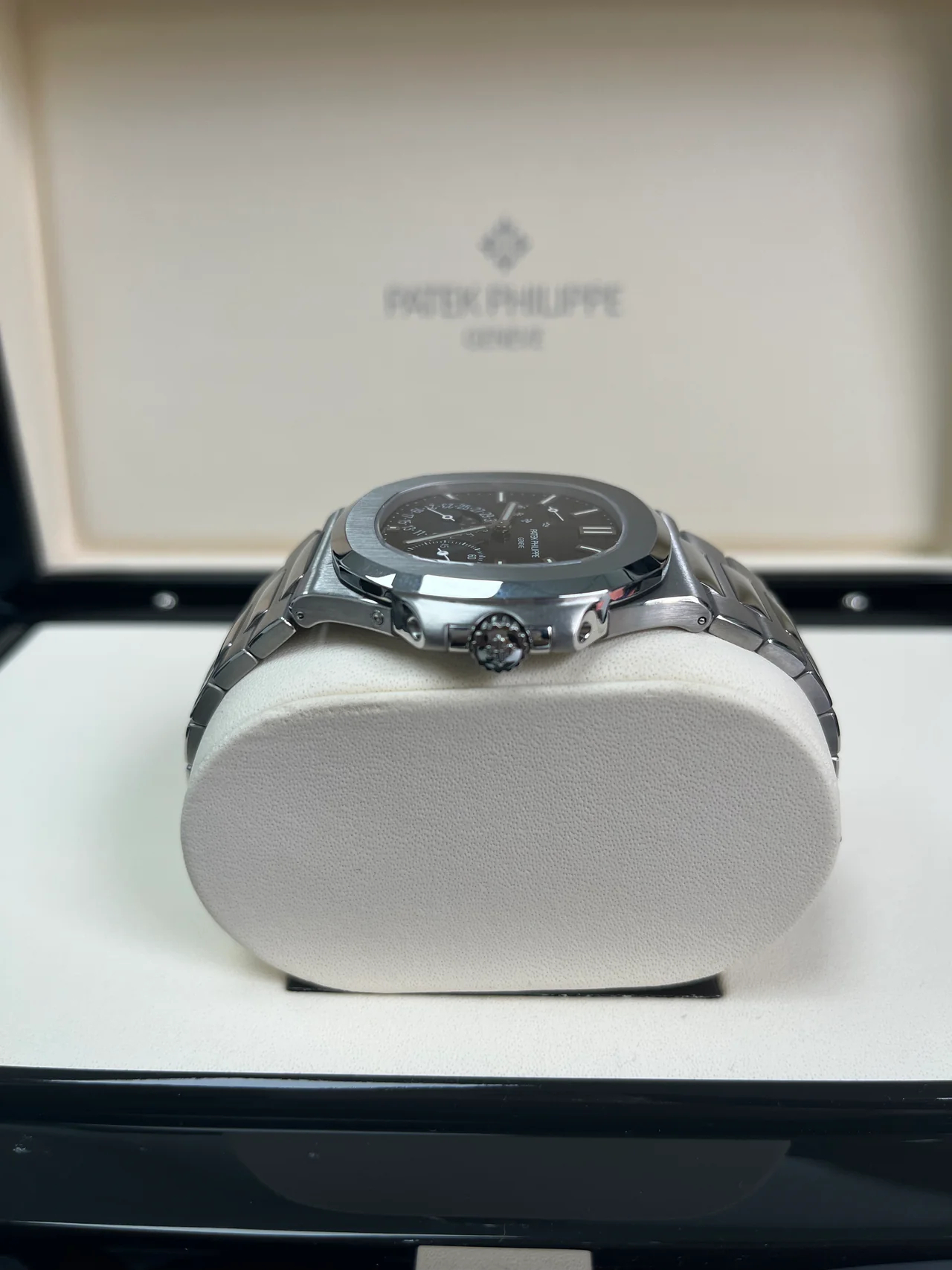 Patek Philippe Nautilus Ref. 5712/1A-001 Super Clone Watch – Blue Dial Stainless Steel Moonphase Fake Replica