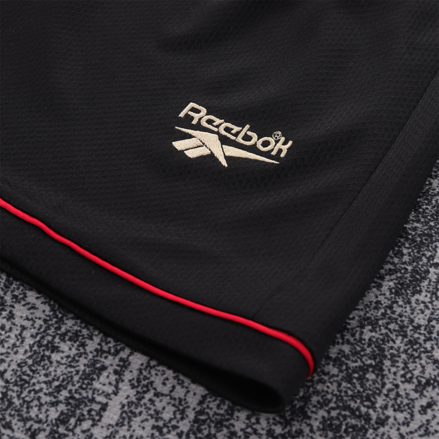 GlobeJersey-Retro Liver.pool 1996-97 Away Kids Kit