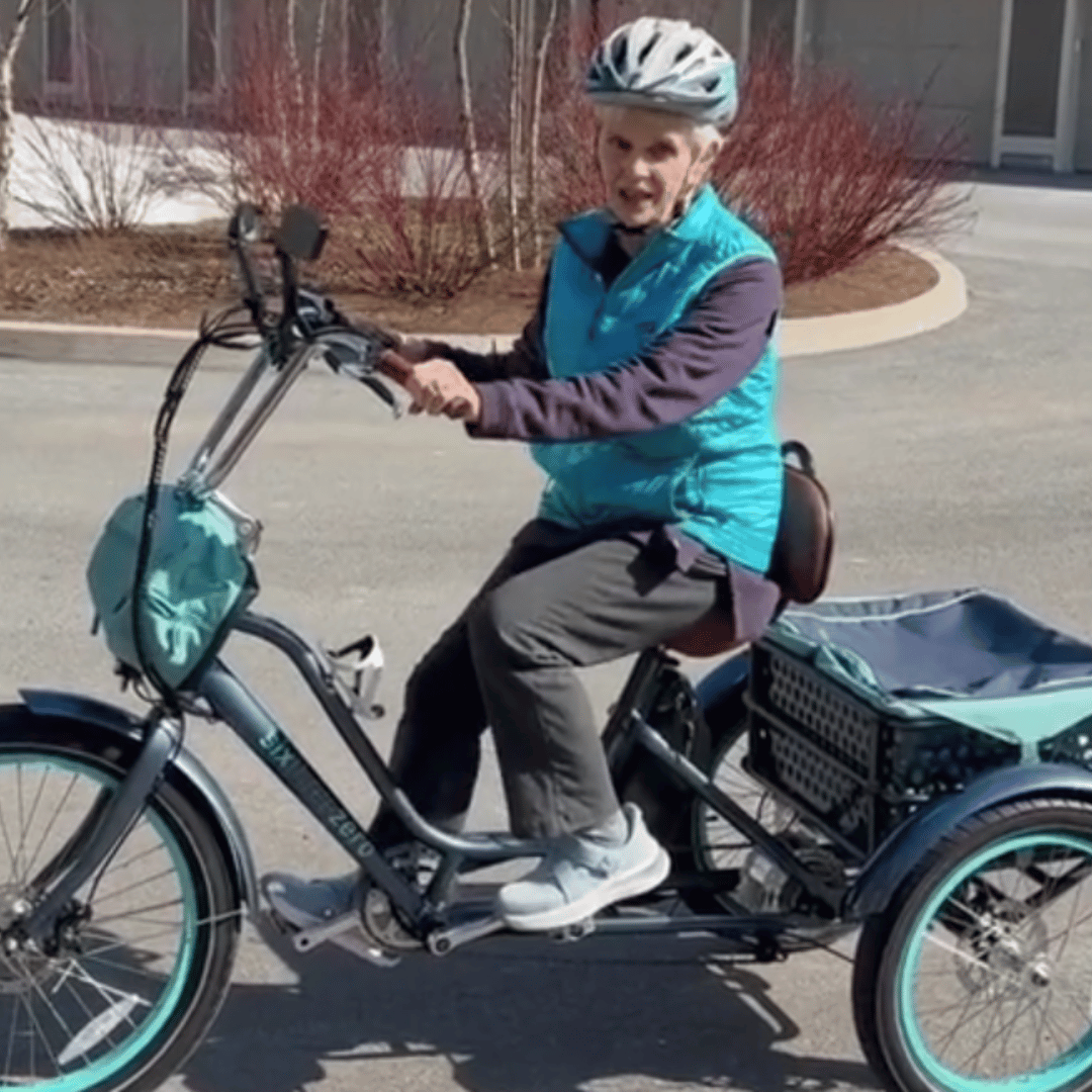 Relaxed_Body_750_watt_Ele…e_old_woman_on_the_trike