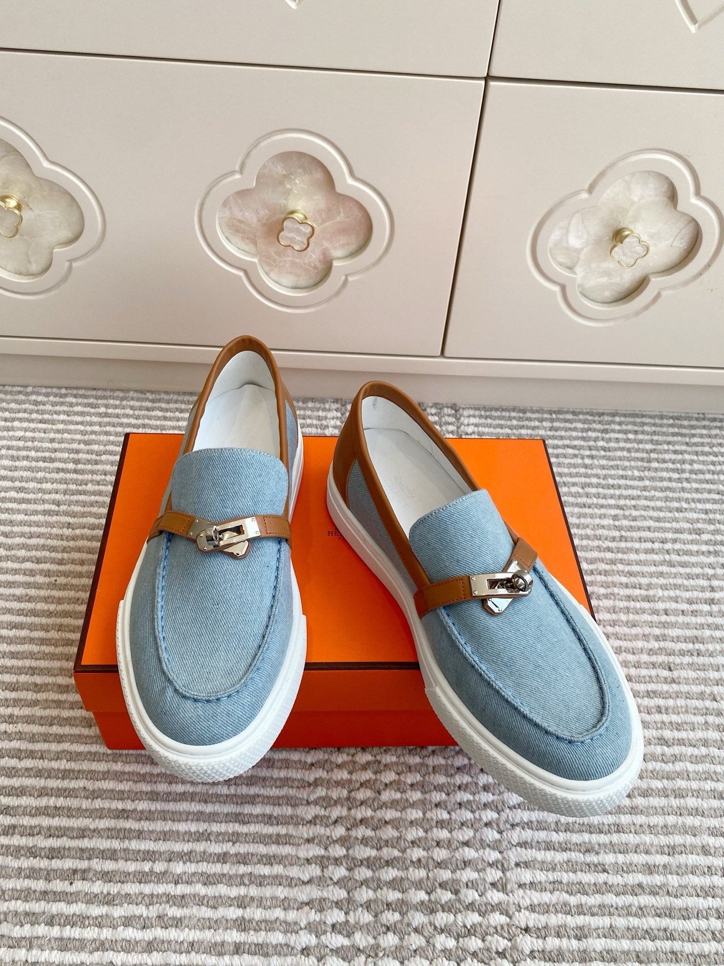 HM 25S SLIP-ON IN SKY BLUE CANVAS AND BROWN LAMBSKIN WITH SILVER HARDWARE、mysite、Cacoeks