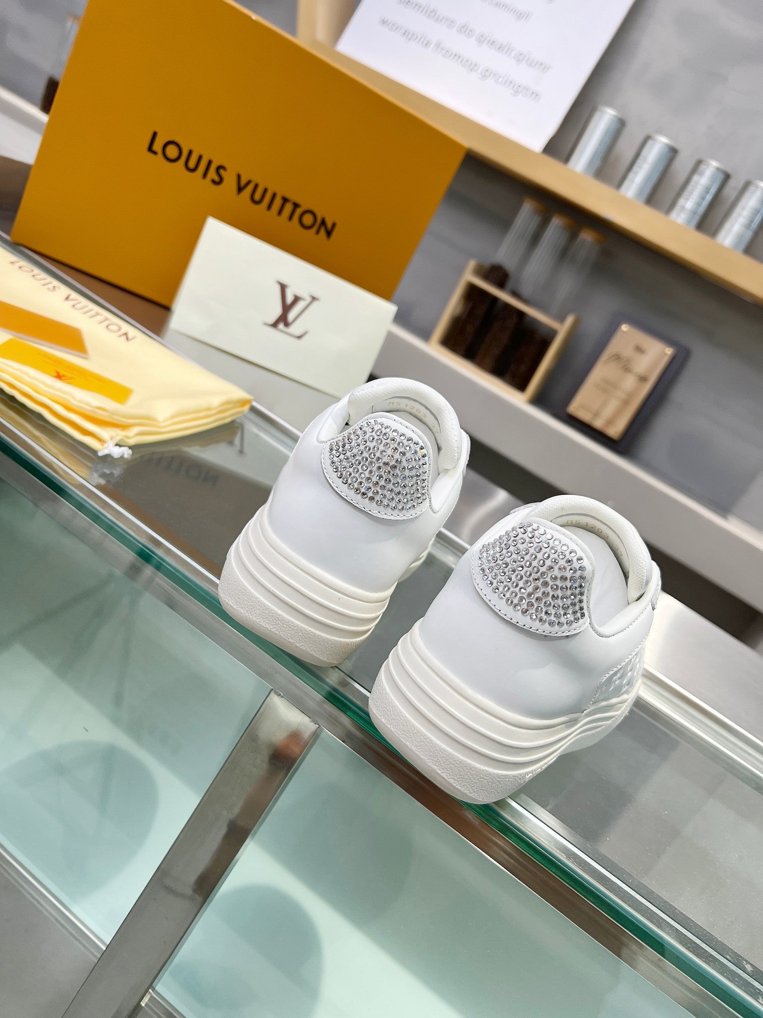 LV WOMEN GROOVY PLATFORM IN WHITE EMBOSSED CALFSKIN、mysite、Cacoeks