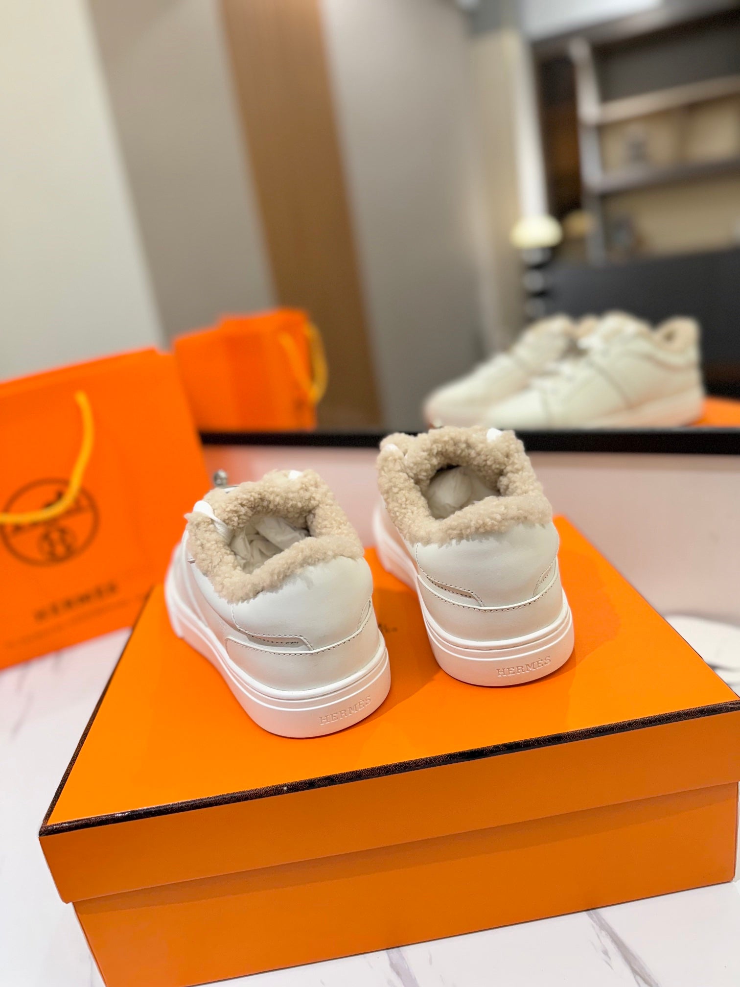 DAY SNEAKER IN WHITE CALFSKIN AND FLEECE LINING、mysite、Cacoeks