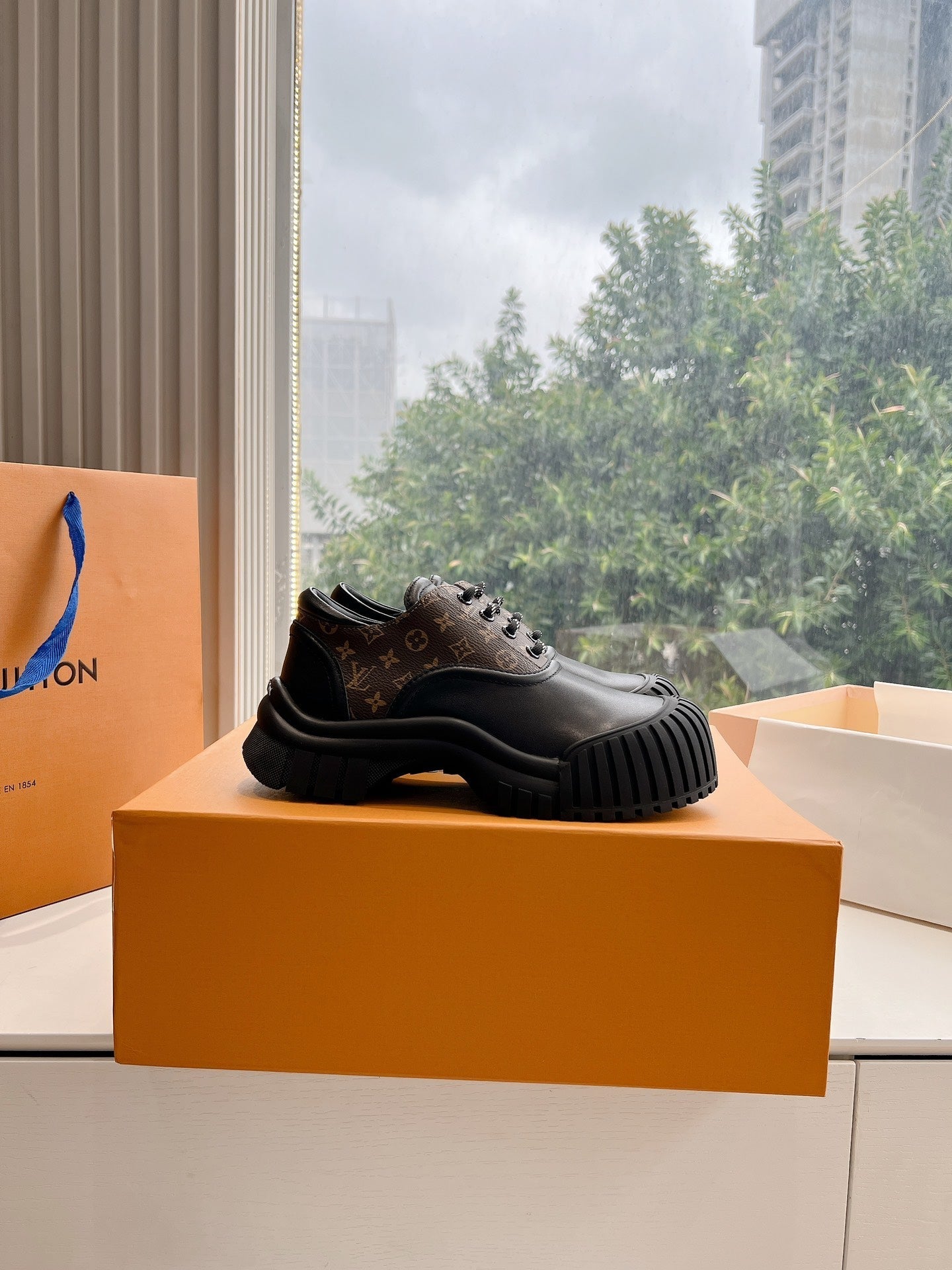 LV ARCHLIGHT SKATE SNEAKER IN BLACK MIX CHOCOLATE BROWN MONOGRAM CALFSKIN、mysite、Cacoeks