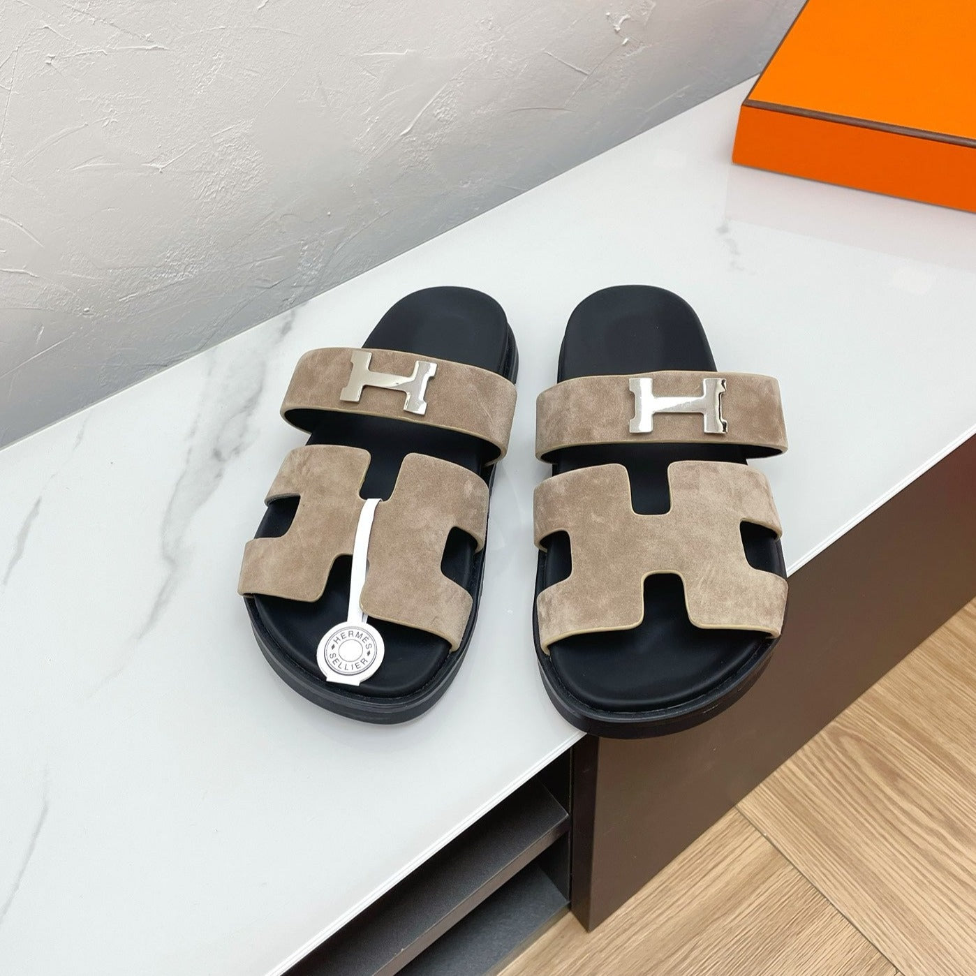 CHYPRE SANDAL LIGHT GRAY SUEDE WITH H BUCKLE、mysite、Cacoeks