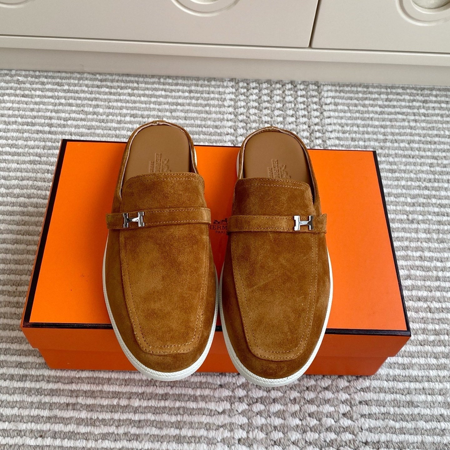 HM 25S MULES IN BROWN SUEDE WITH SILVER HARDWARE、mysite、Cacoeks