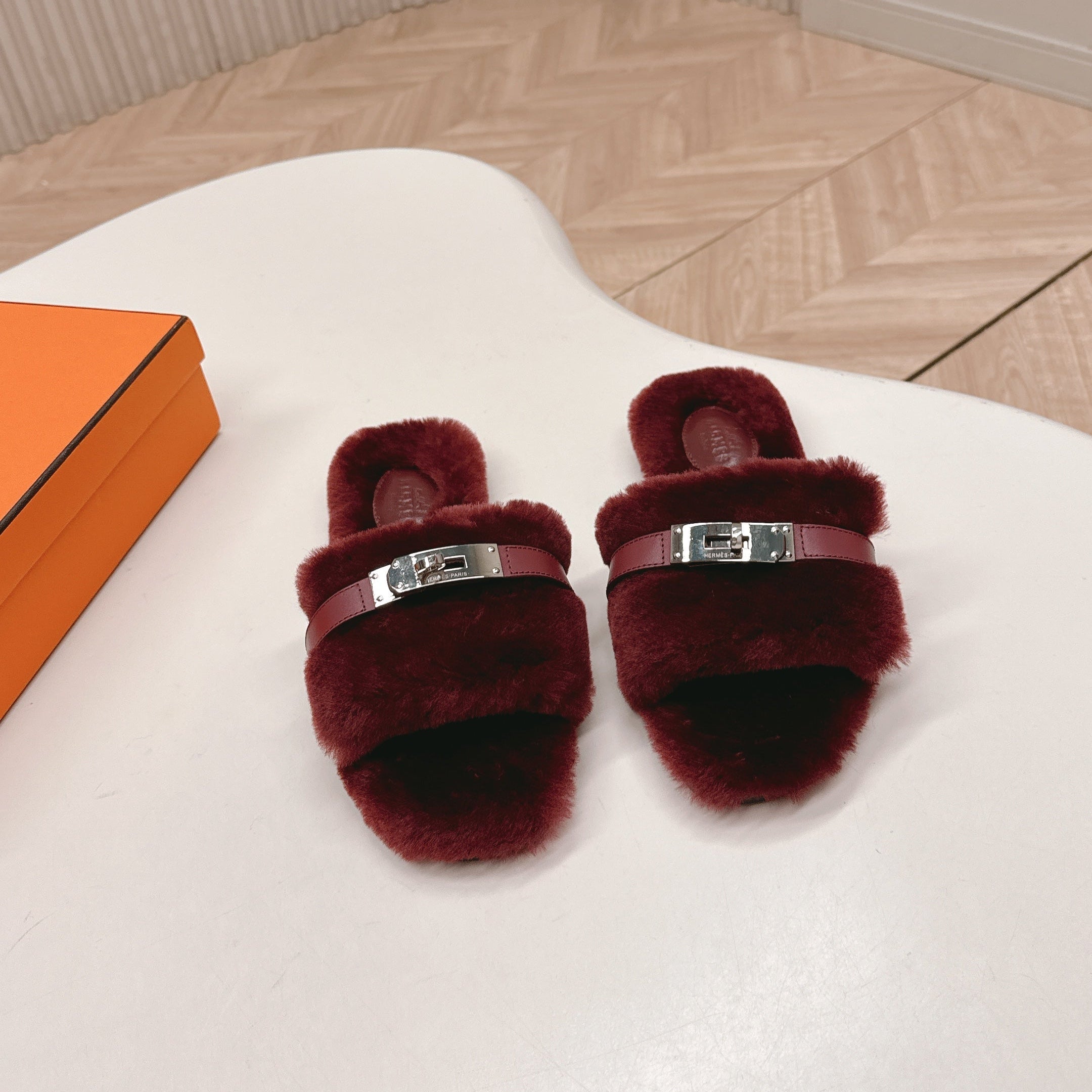 HM 25S ORAN SANDAL IN DARK RED SHEARLING WITH SILVER HARDWARE、mysite、Cacoeks