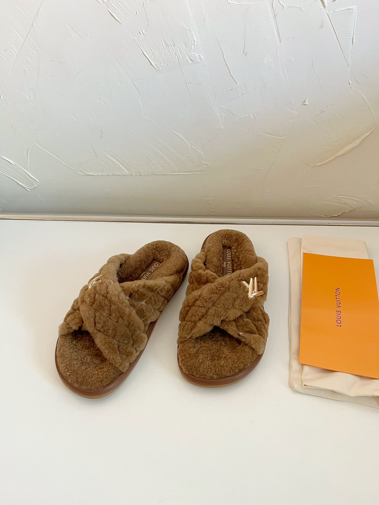 LV BLISS COMFORT MULE IN CHOCOLATE BROWN SHEARLING、mysite、Cacoeks