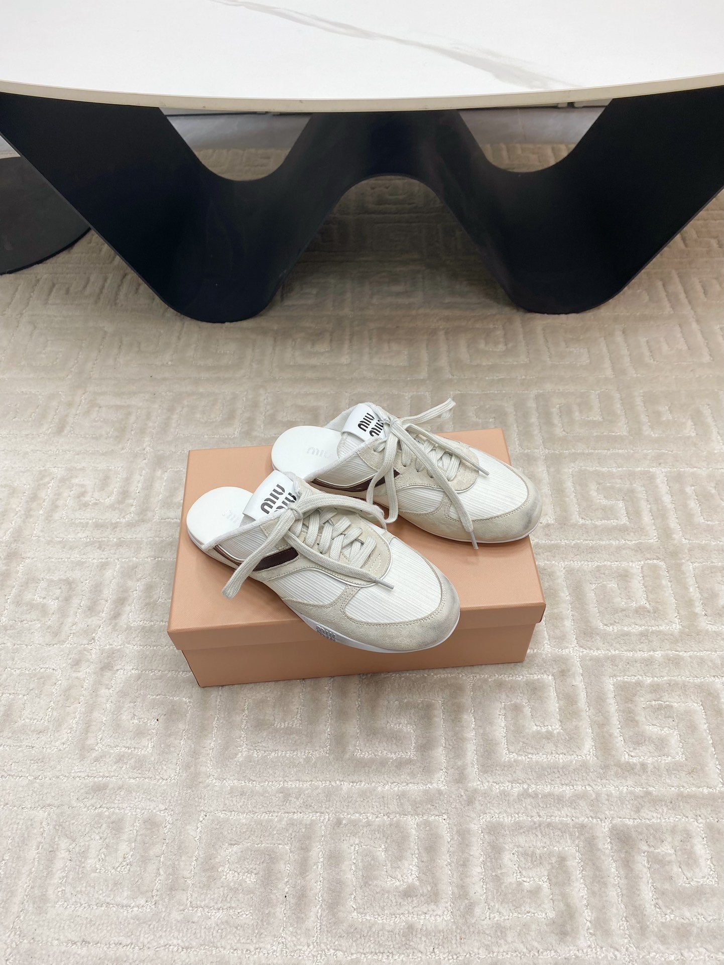 SNEAKER MULES IN WHITE MESH AND BEIGE SUEDE、mysite、Cacoeks