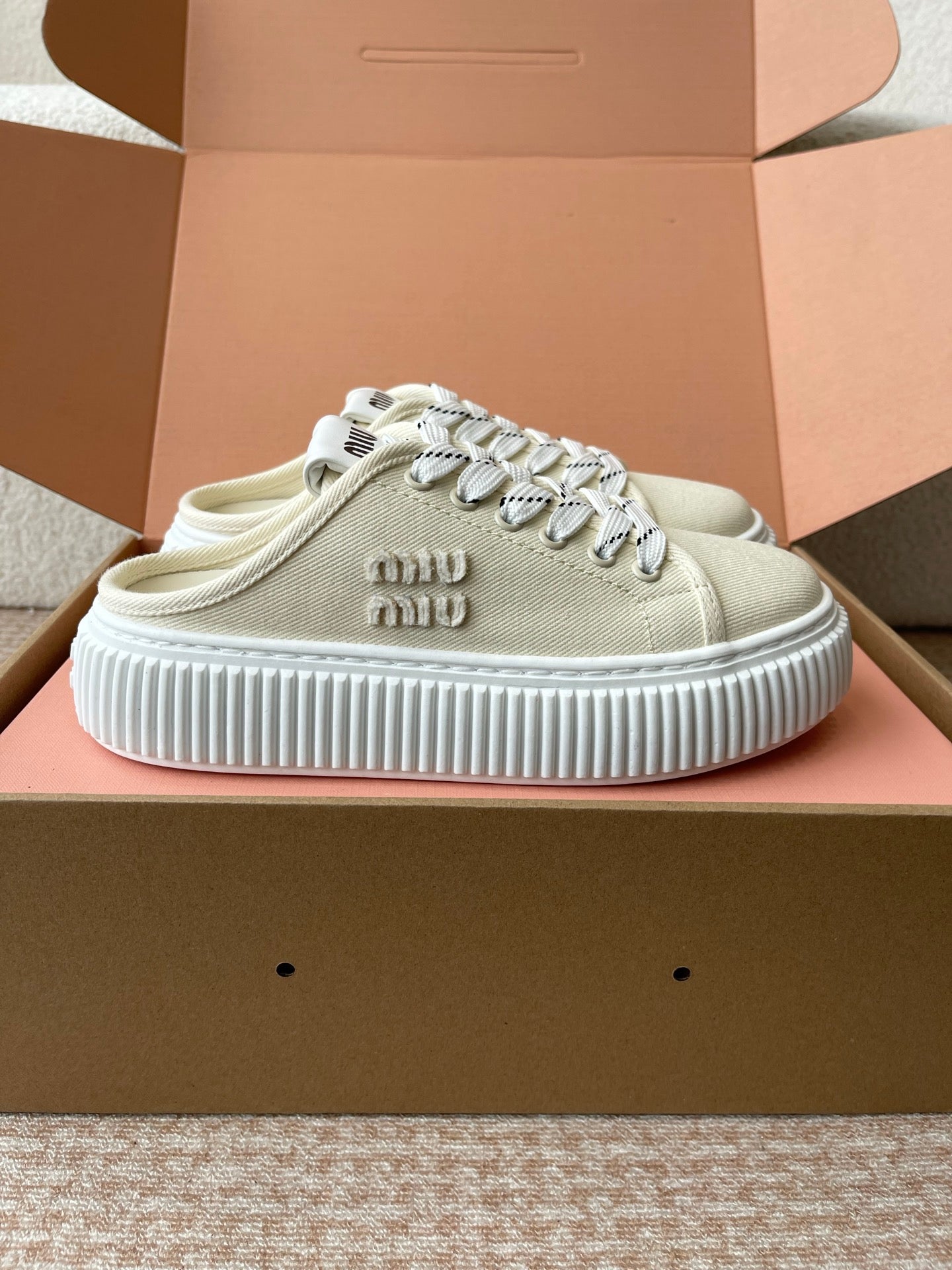 WASH SNEAKER MULES IN OFF WHITE DENIM WHITE STRIPED LACES、mysite、Cacoeks