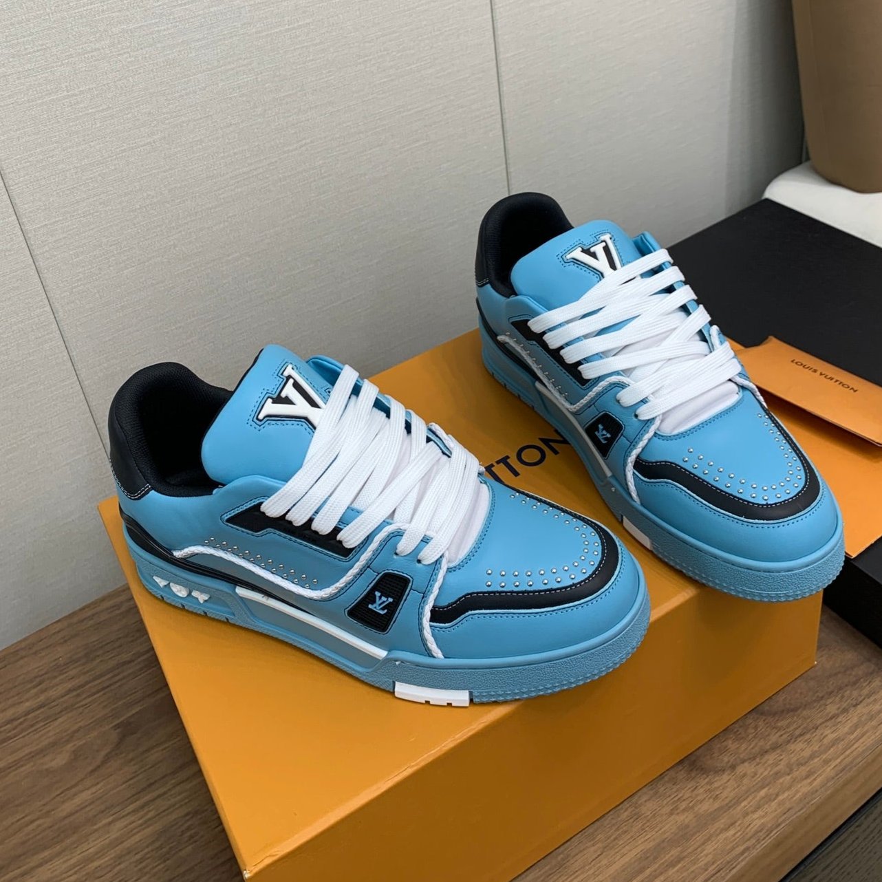 LV WOMEN'S TRAINER IN CERULEAN BLUE CALFSKIN、mysite、Cacoeks