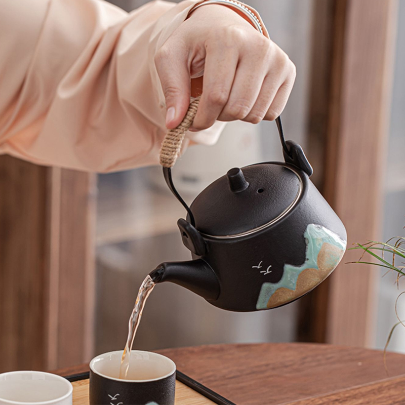 GEEK BAR-https://www.hot-toy.com/