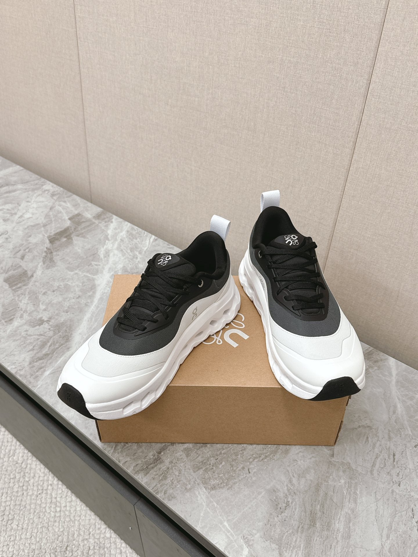 RUN SNEAKER IN WHITE MIX BLACK SUEDE AND MESH FABRIC、mysite、Cacoeks
