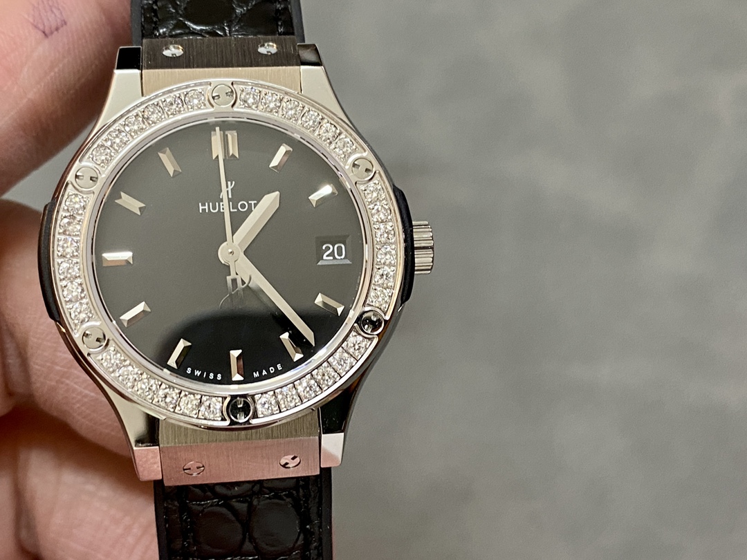 Hublot Classic Fusion 581.NX.1171.LR.1104 33mm Lady Watch-fasswatch