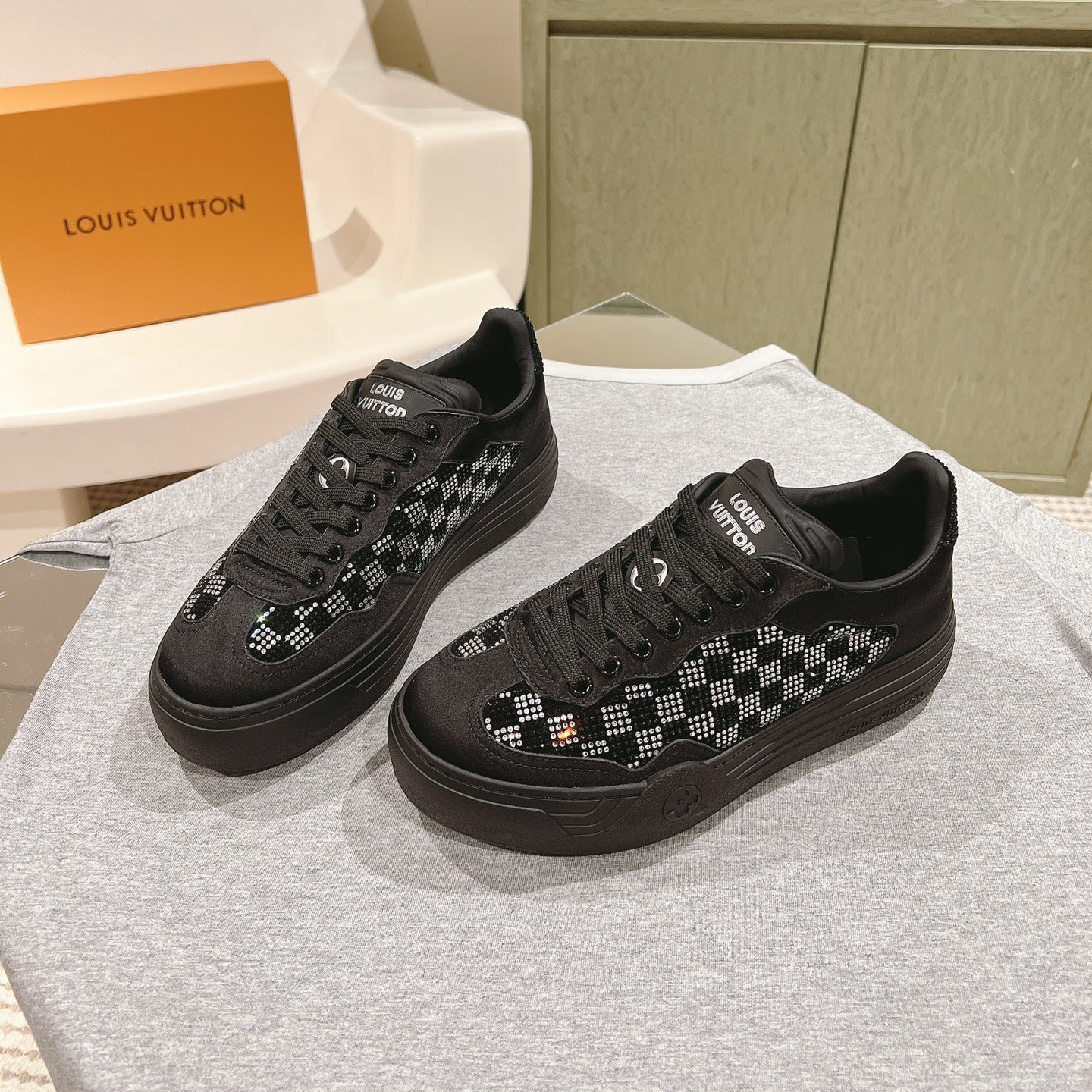 LV GROOVY SNEAKER IN BLACK DAMIER STRASS AND CALFSKIN、mysite、Cacoeks