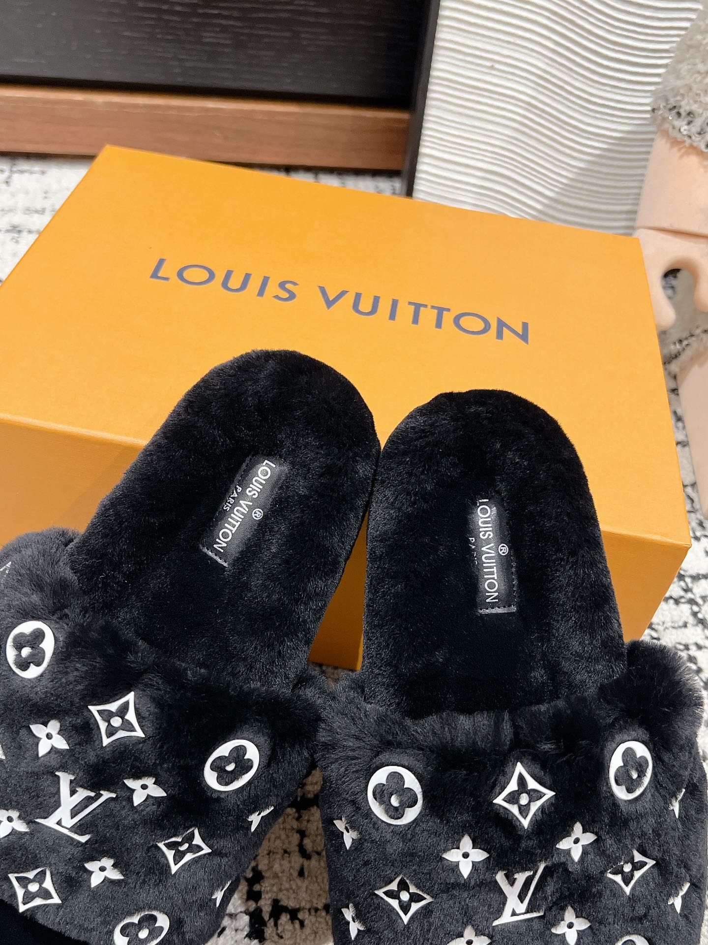 SLIPPER IN BLACK WOOL WITH WHITE LOGO、mysite、Cacoeks