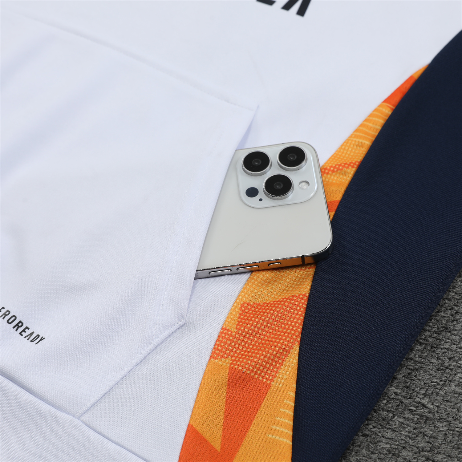 ManixJersey.com | Real Madrid 24-25 Training Hoodie Set - White Hoodie and Deep Blue Pants -Customize Name, Number and Patch | Worldwide Shipping