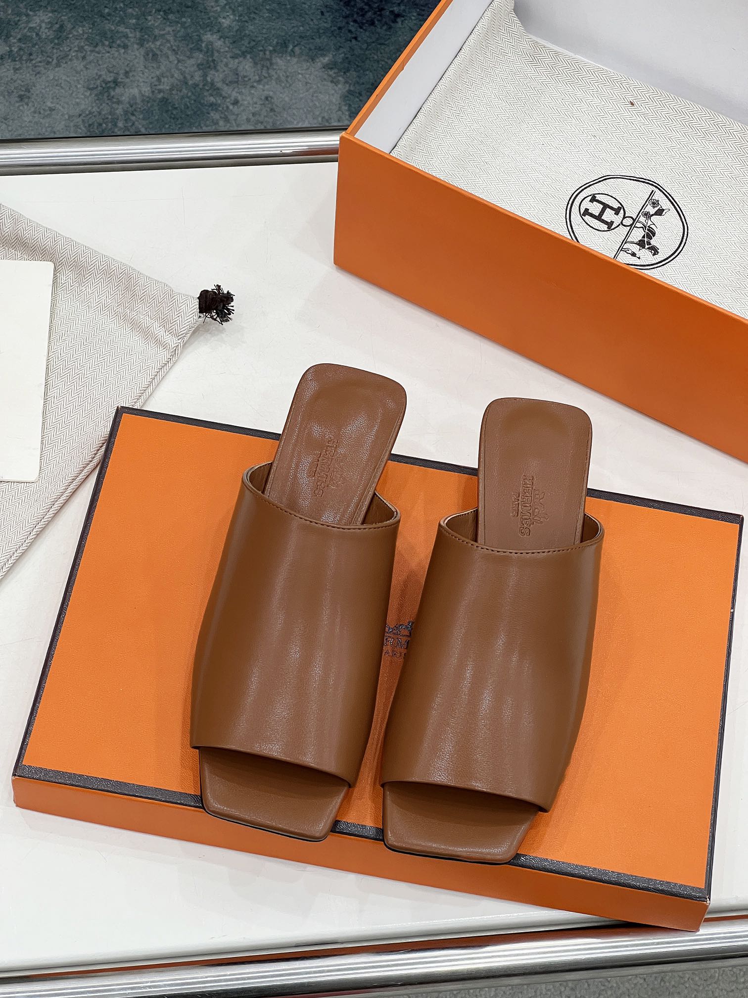 IDOLE SANDAL IN BRONZE BROWN CALFSKIN、mysite、Cacoeks