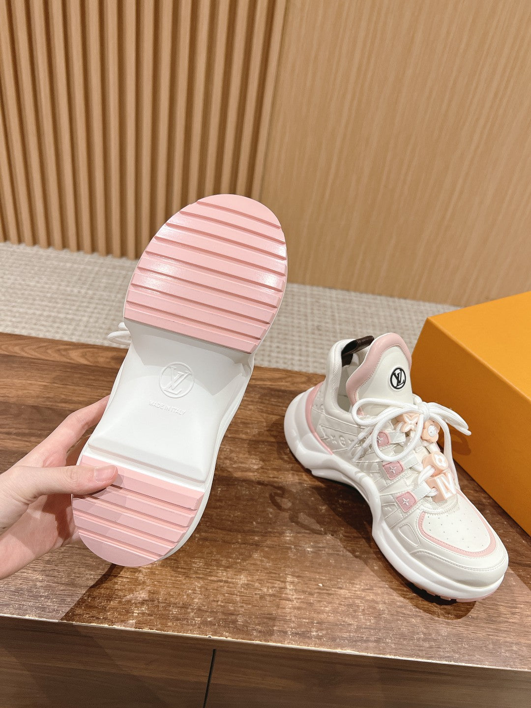 LV ARCHLIGHT SNEAKER IN WHITE MIX LIGHT PINK EMBOSSED CALFSKIN、mysite、Cacoeks