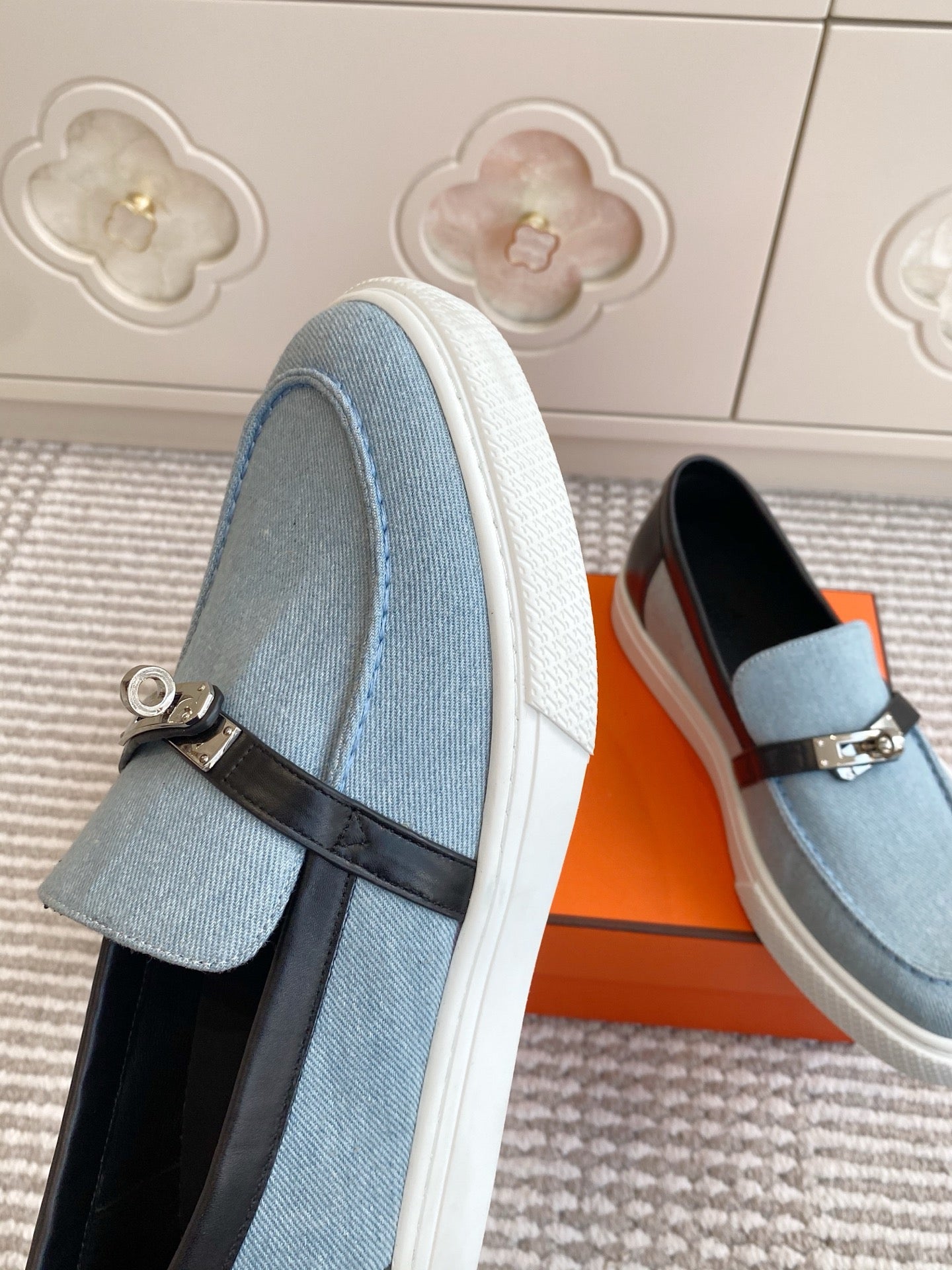 HM 25S SLIP-ON IN SKY BLUE CANVAS AND BLACK LAMBSKIN WITH SILVER HARDWARE、mysite、Cacoeks