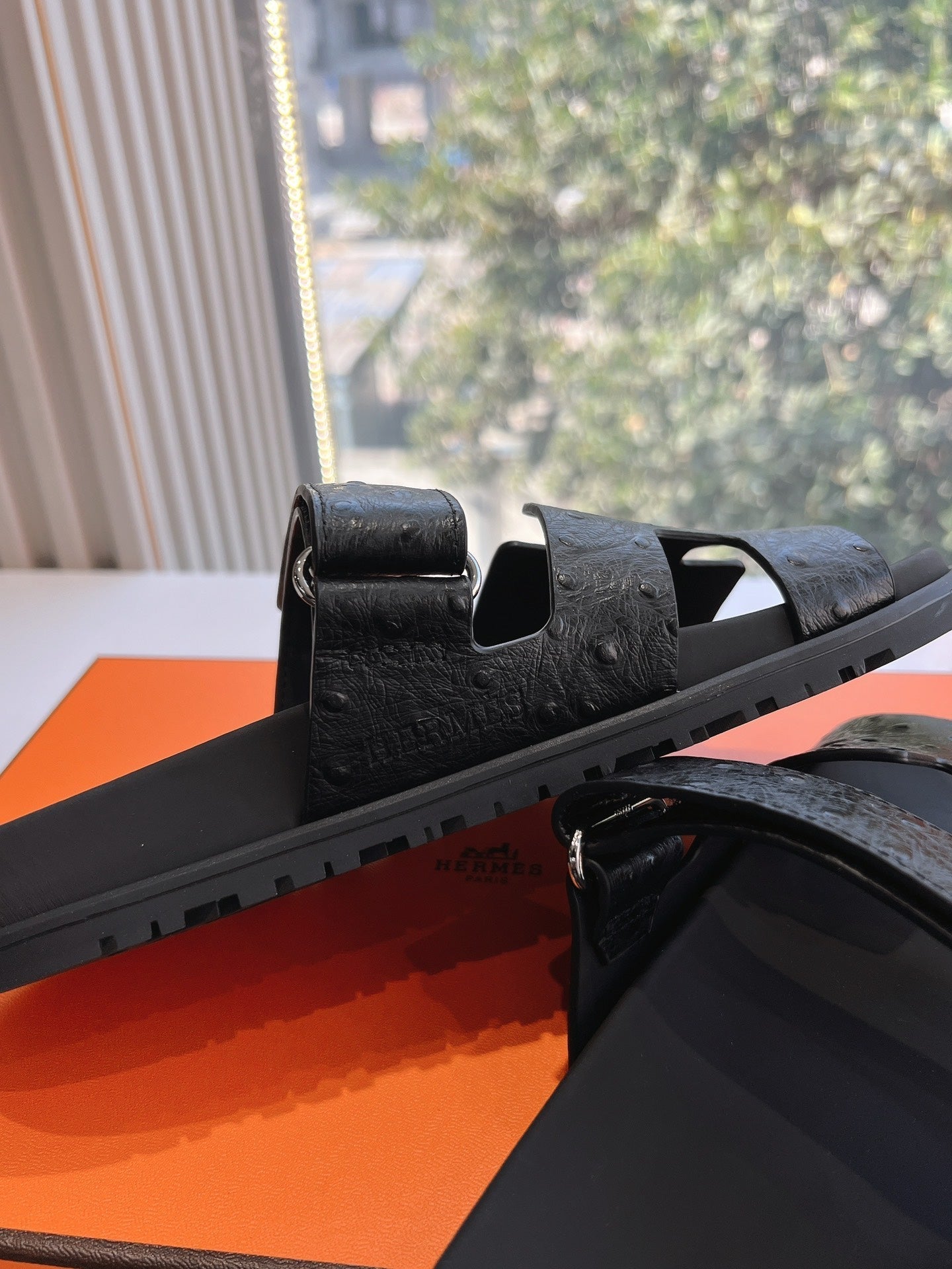 CHYPRE SANDAL IN BLACK GRAINED CALFSKIN、mysite、Cacoeks