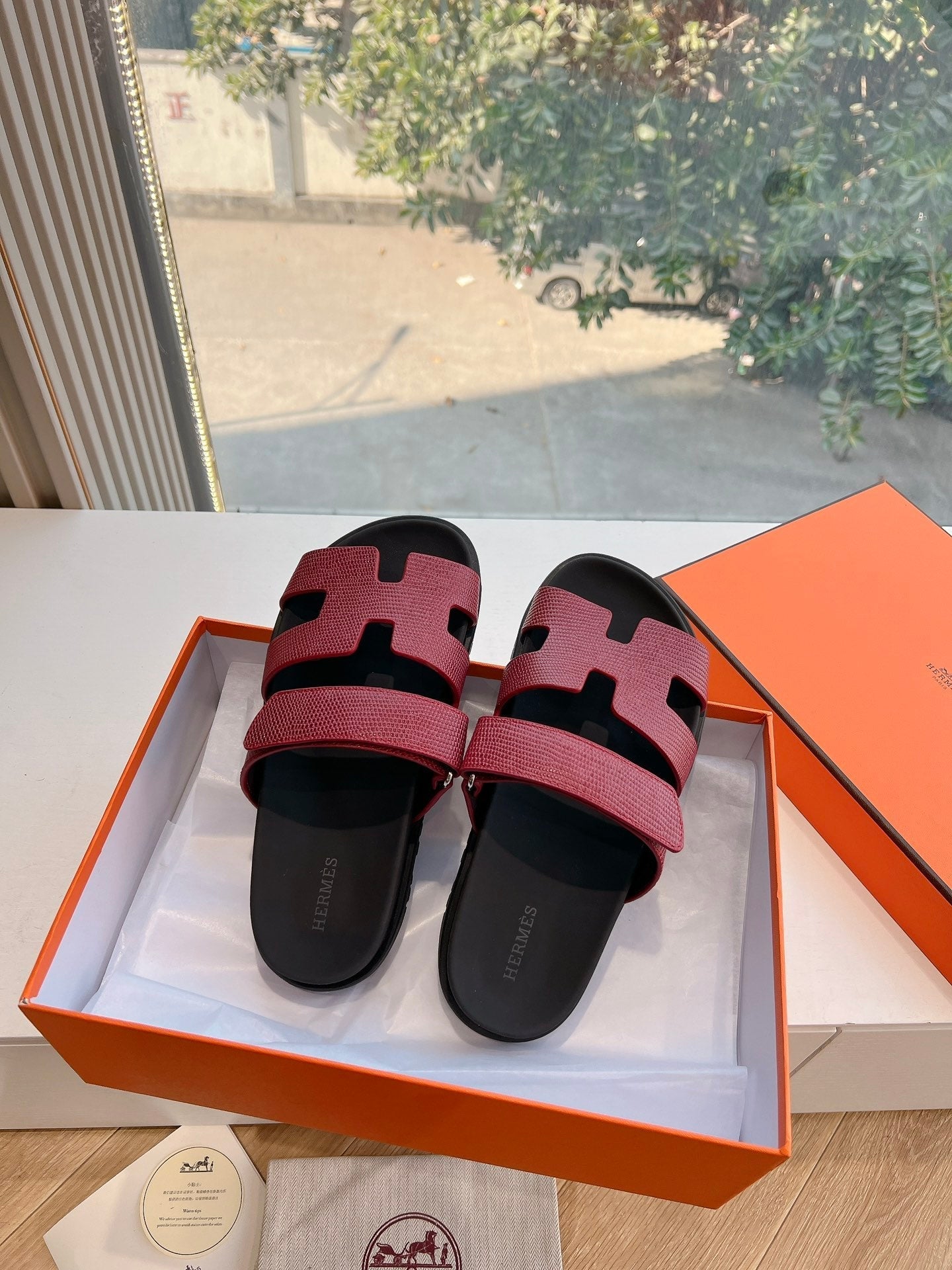 CHYPRE SANDAL IN CURRANT RED SHINY GRAINED CALFSKIN、mysite、Cacoeks