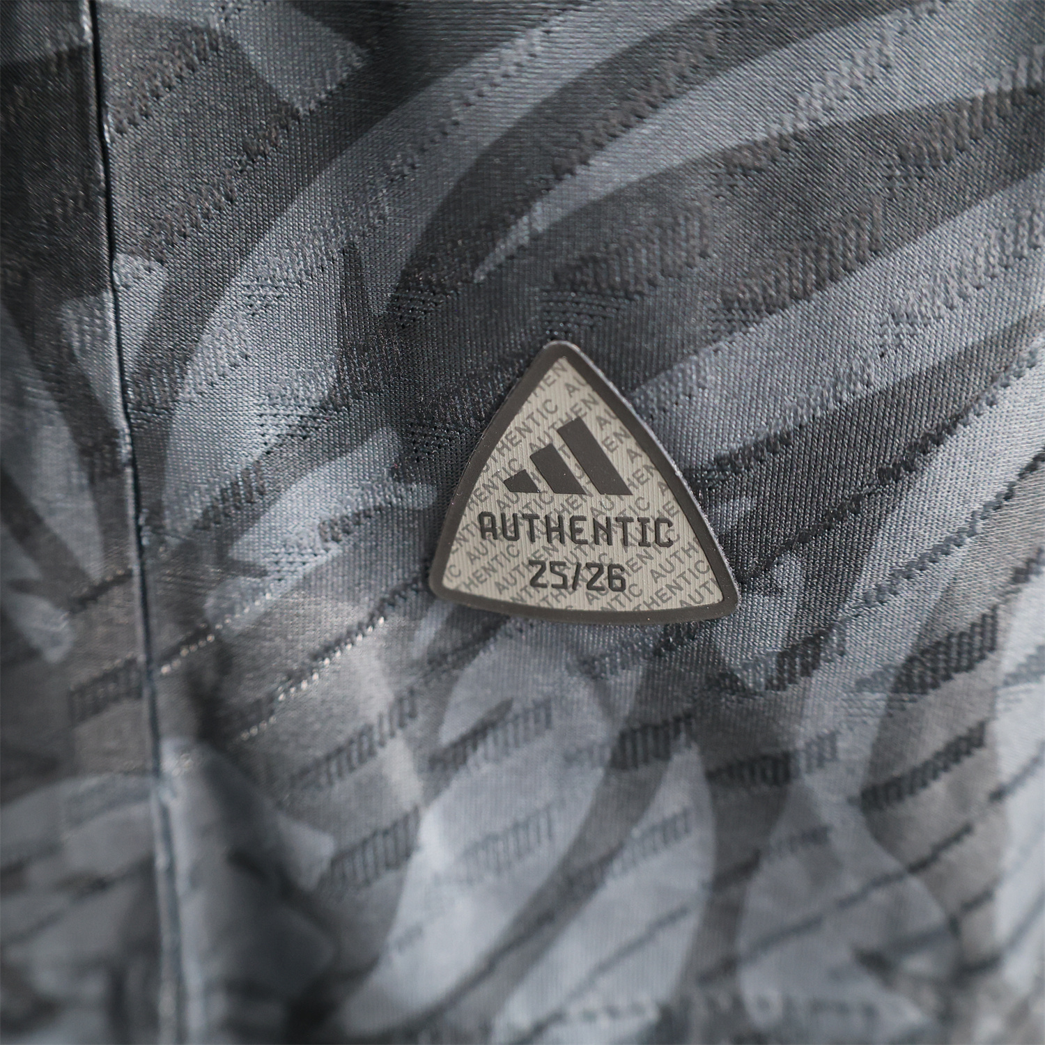 UltraTrikot-Liver.pool 25-26 Red White Liver.pool Bird Black Special Jersey - Player Version